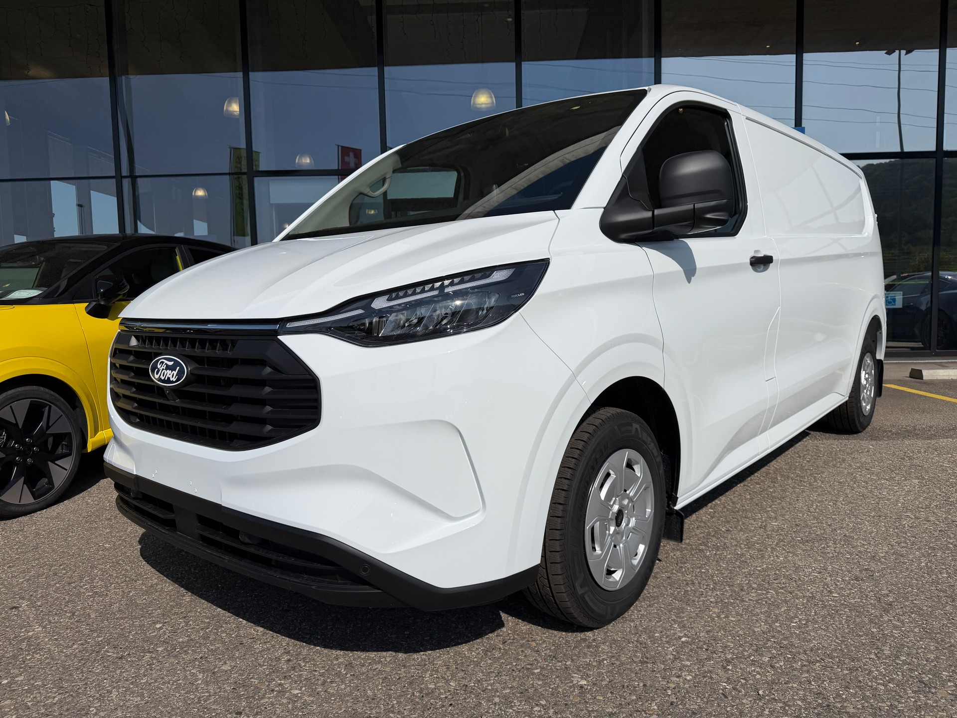 FORD Transit Custom Van PHEV 320 L2H1 Trend Automat-image-0