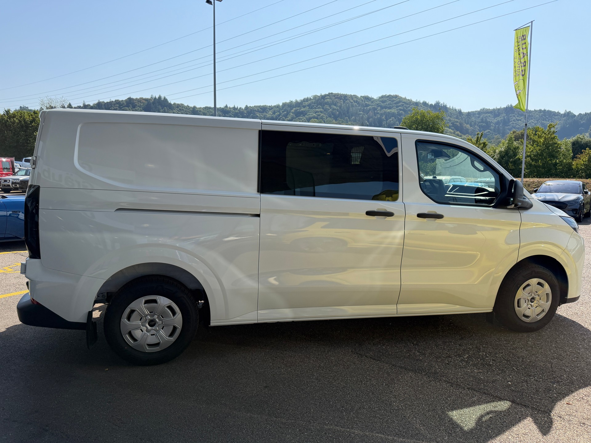 FORD Transit Custom Van PHEV 320 L2H1 Trend Automat-image-7