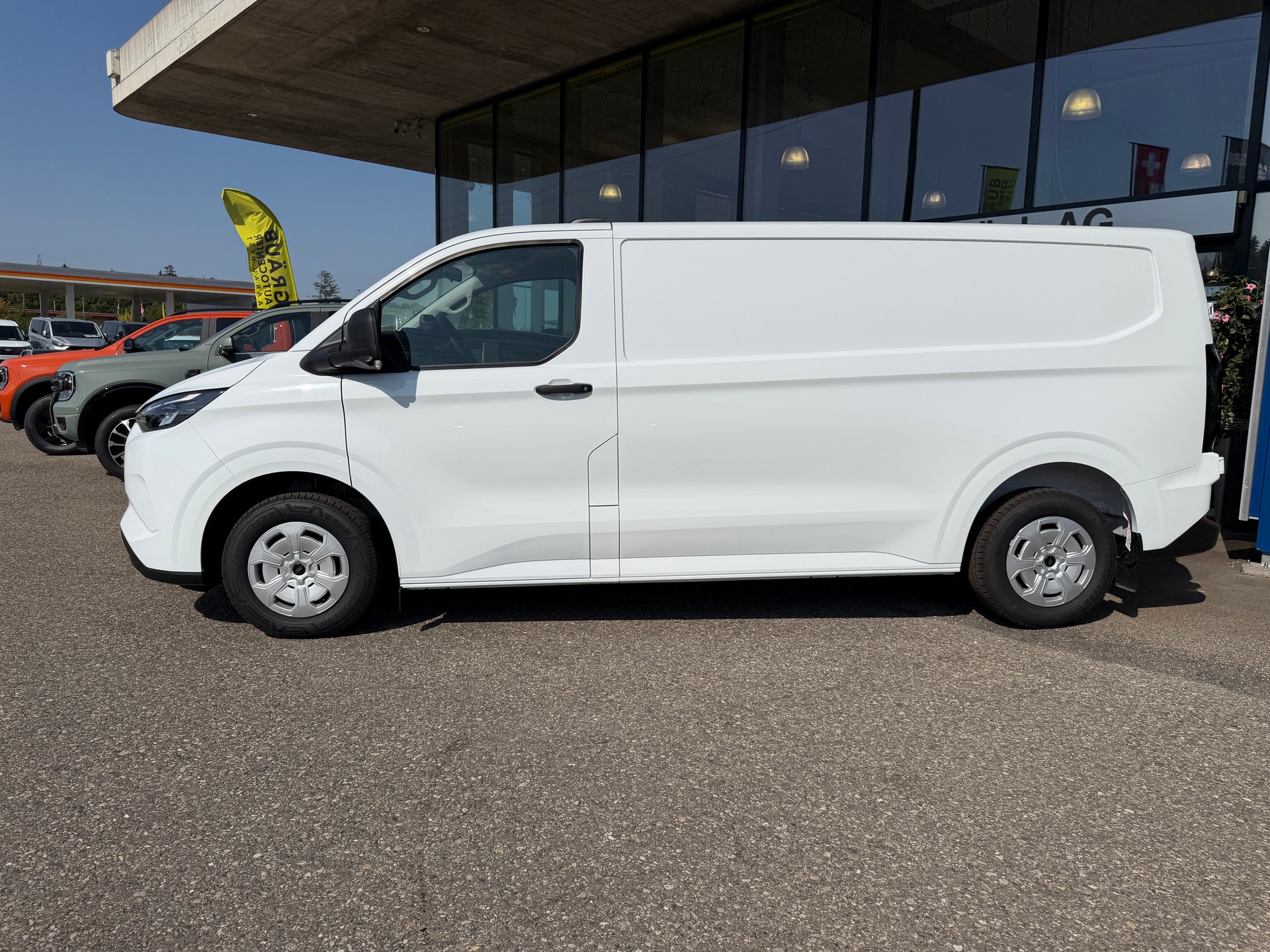 FORD Transit Custom Van PHEV 320 L2H1 Trend Automat-image-4