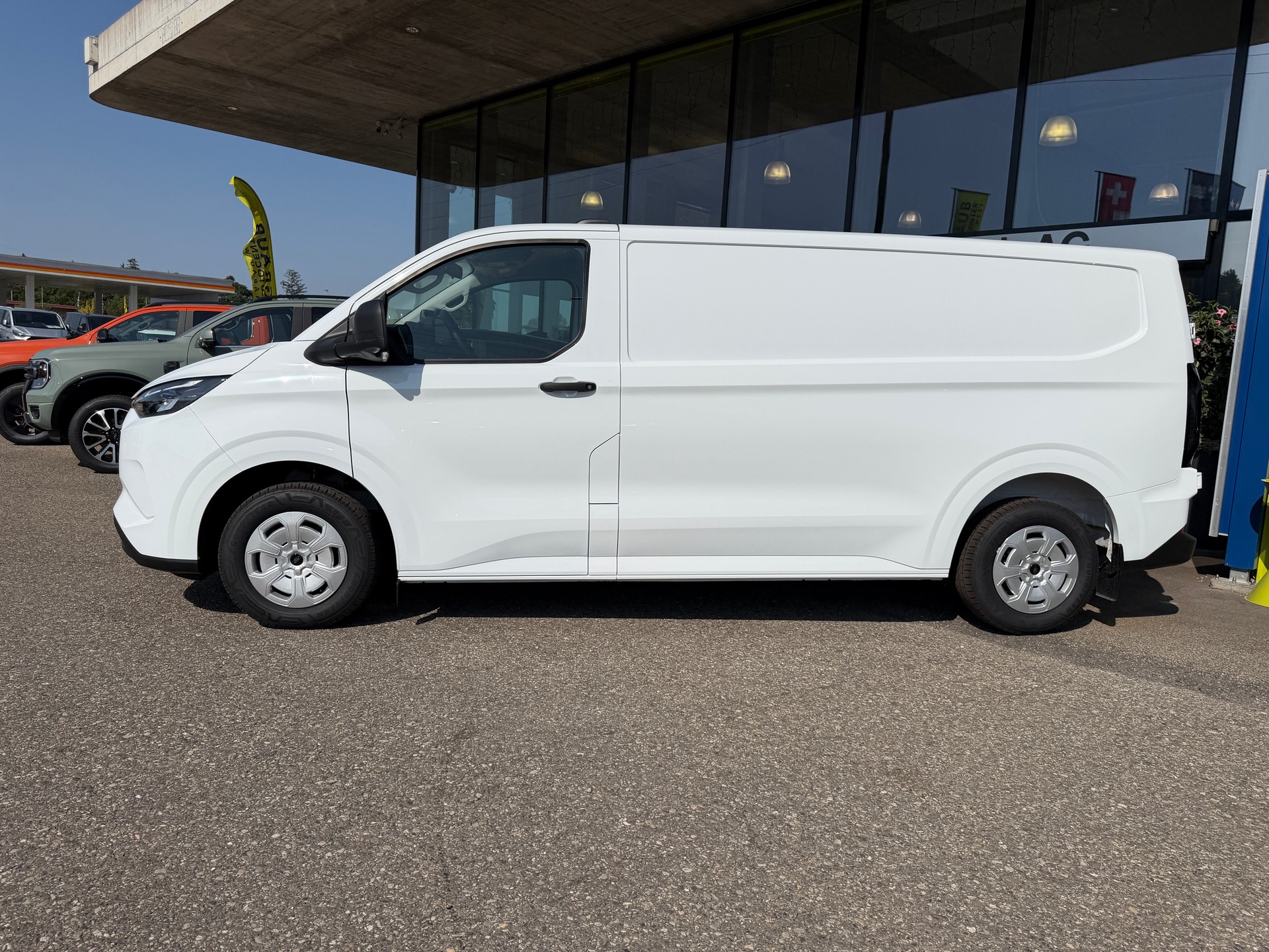 FORD Transit Custom Van PHEV 320 L2H1 Trend Automat-image-3