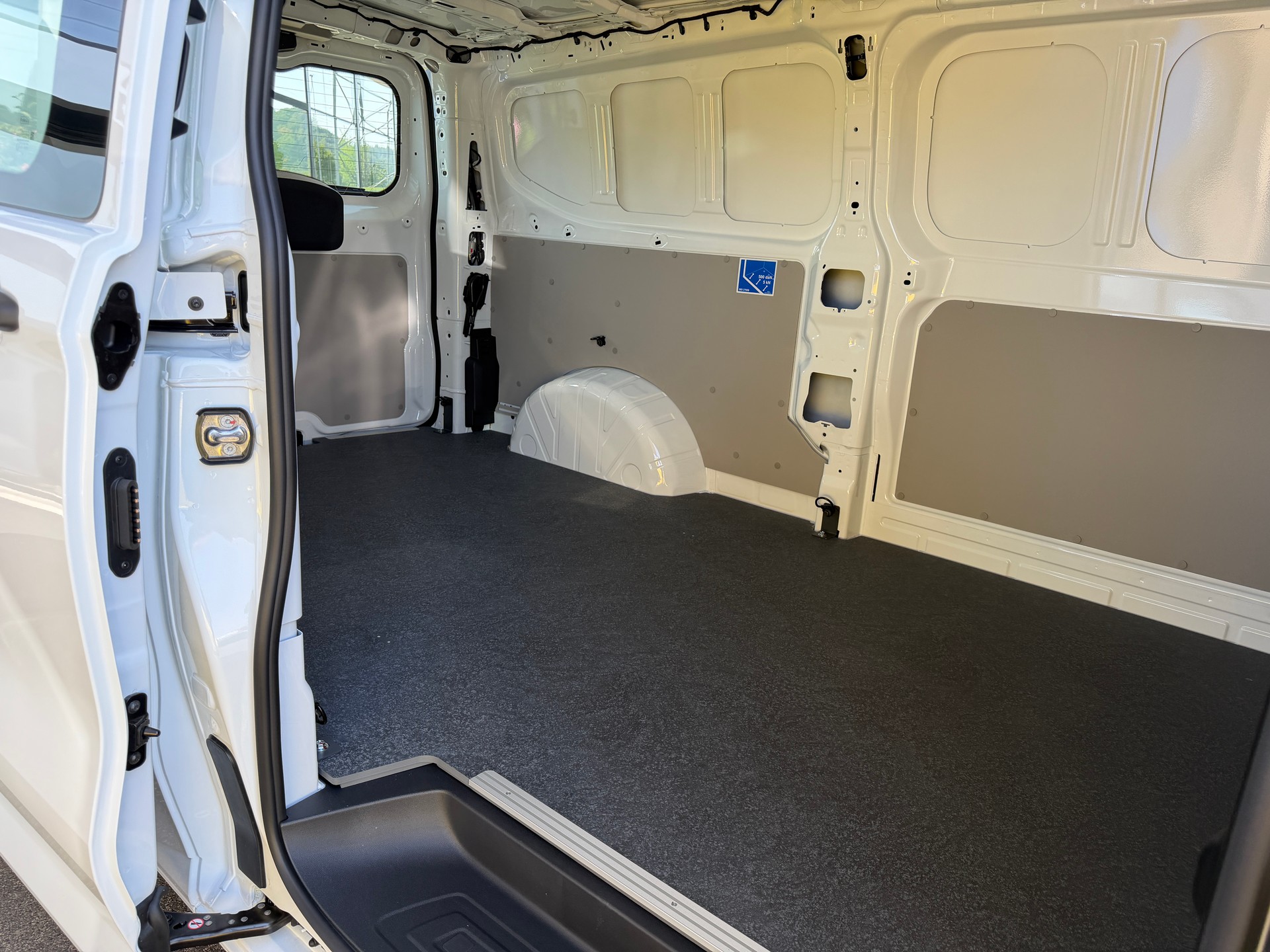 FORD Transit Custom Van PHEV 320 L2H1 Trend Automat-image-10