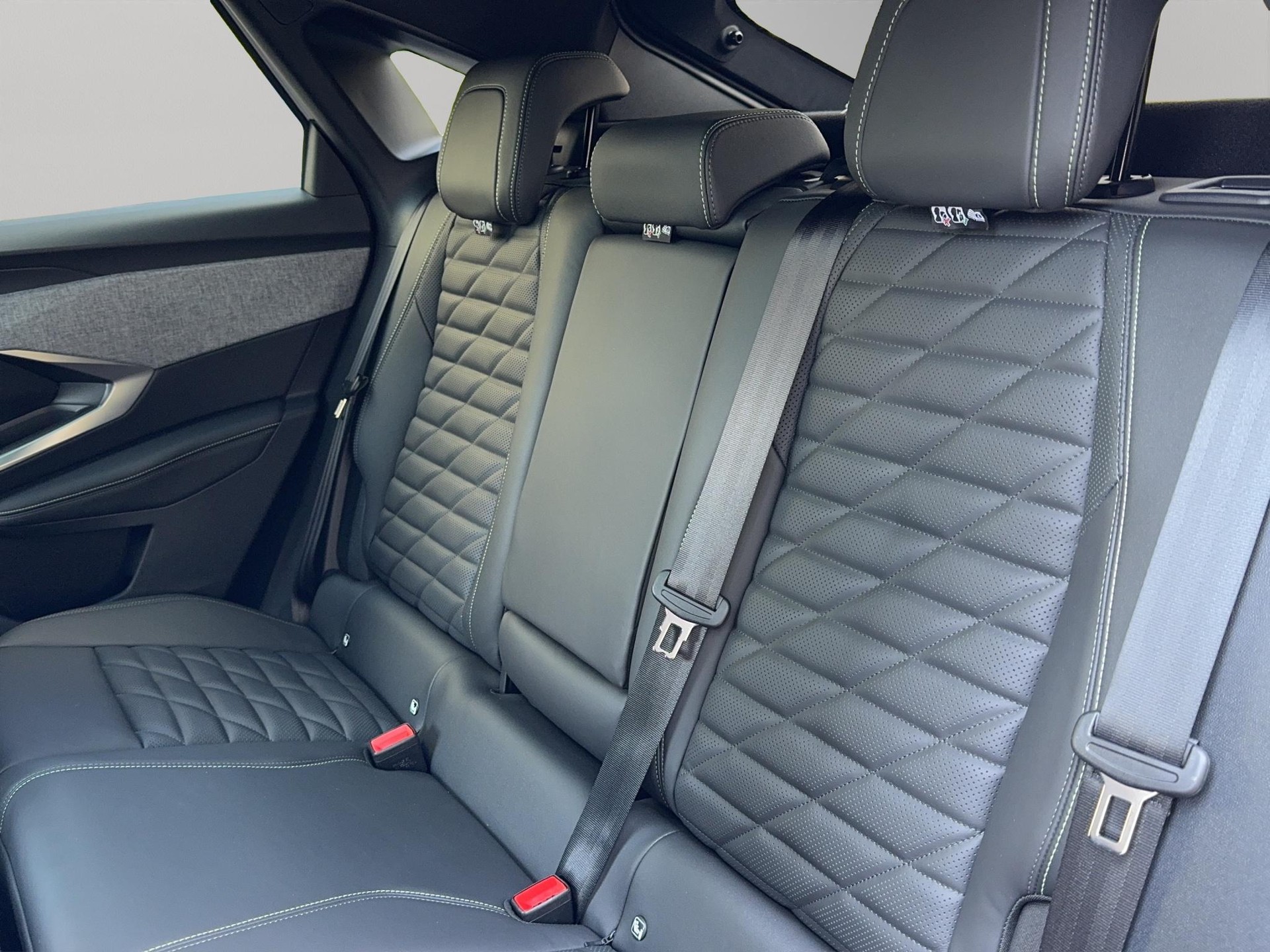 PEUGEOT 3008 e-GT-image-7