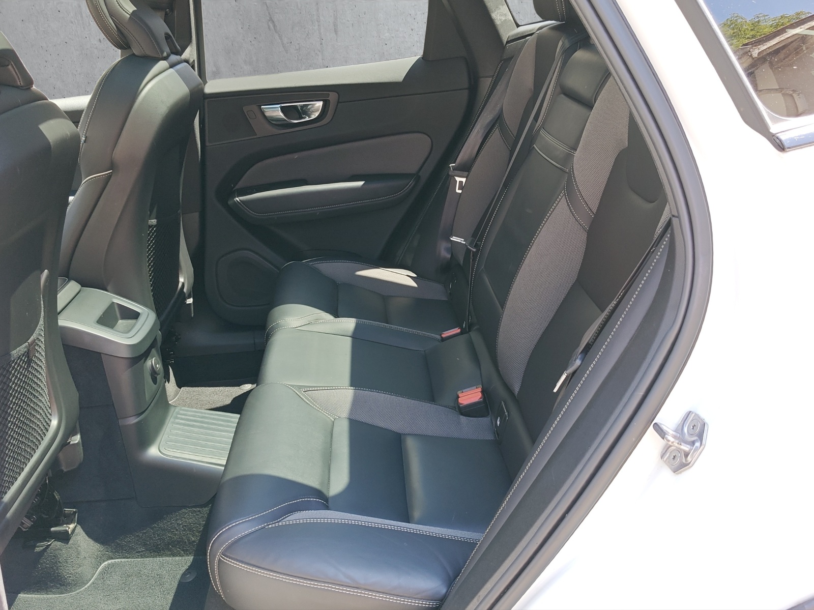 VOLVO XC60 2.0 T8 TE R-Design eAWD-image-10