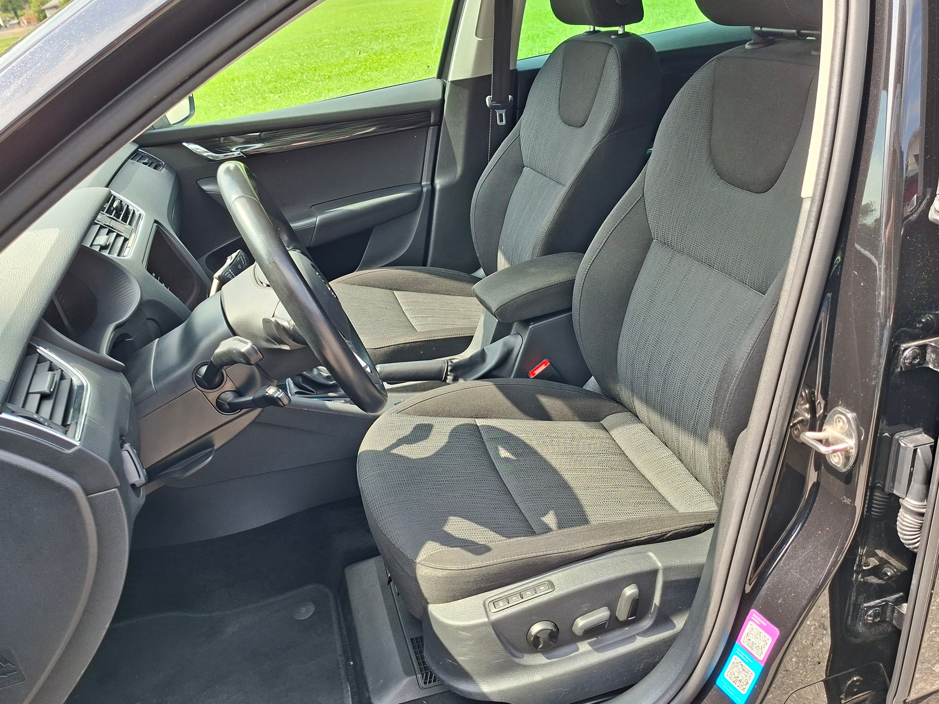SKODA Octavia Combi 2.0 TSI Style 4x4 DSG *8-fach bereift+Anhängerkupplung*-image-7
