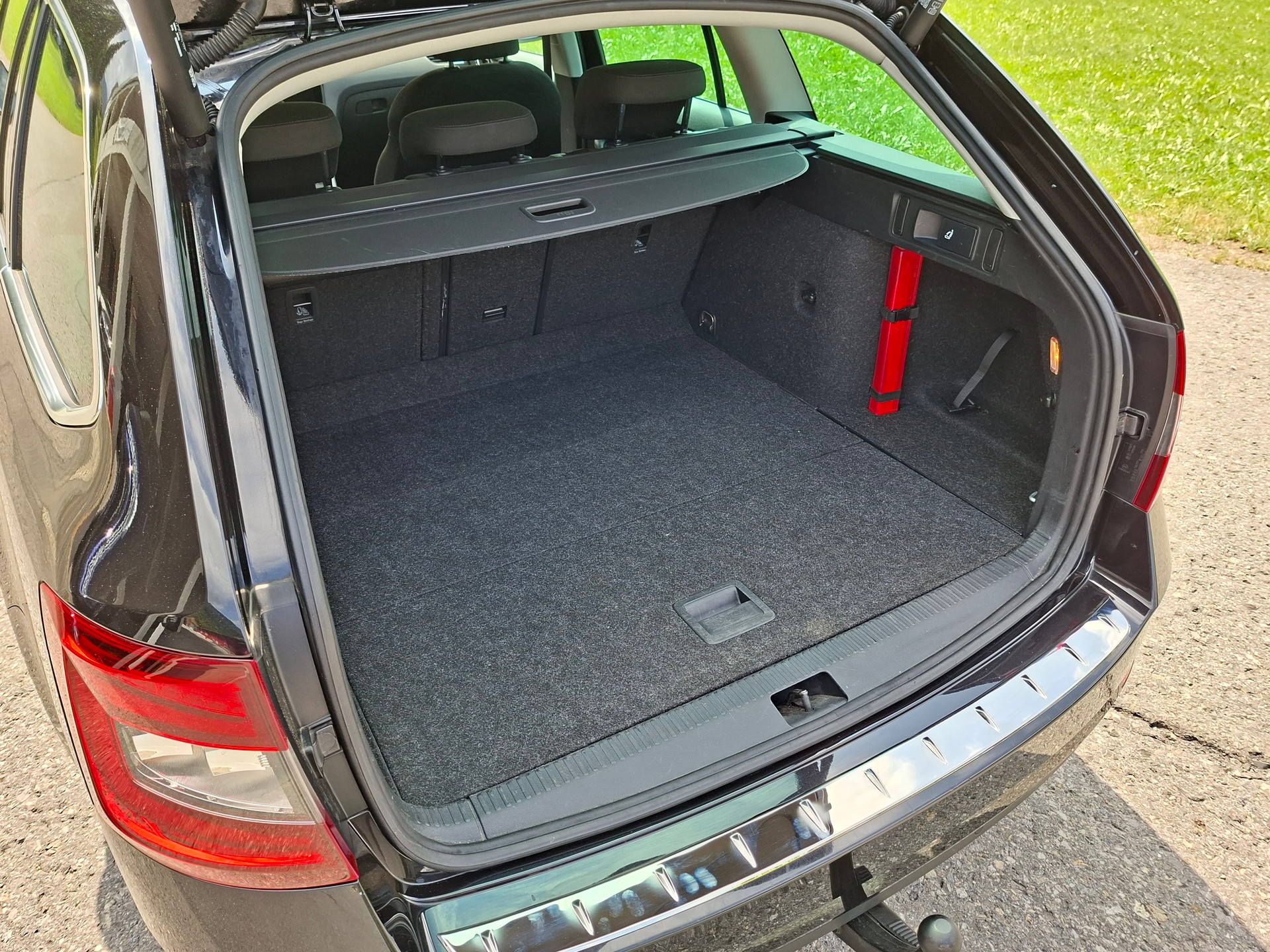 SKODA Octavia Combi 2.0 TSI Style 4x4 DSG *8-fach bereift+Anhängerkupplung*-image-6