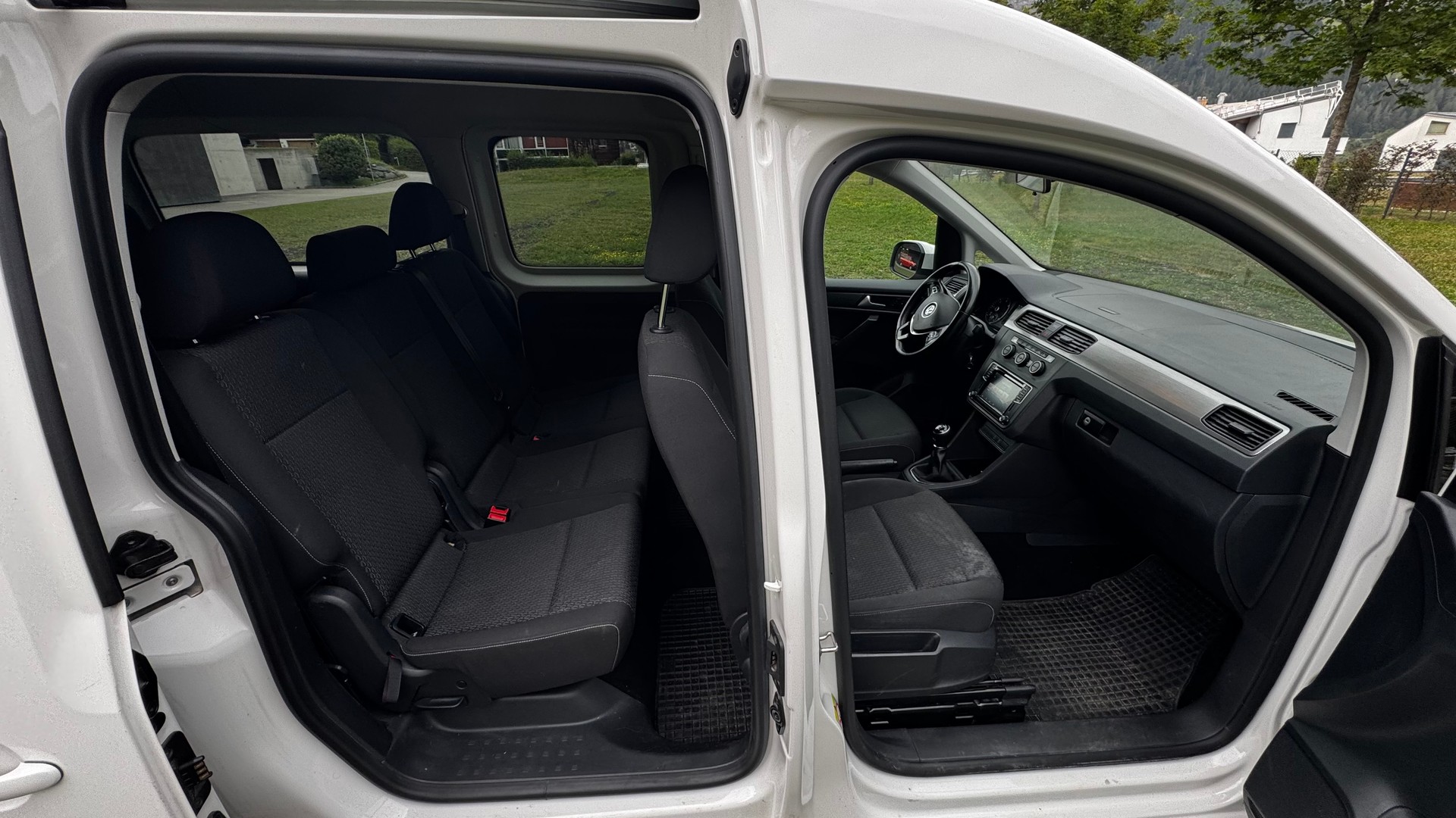 VW Maxi 2.0 TDI Trendline 4m-image-6