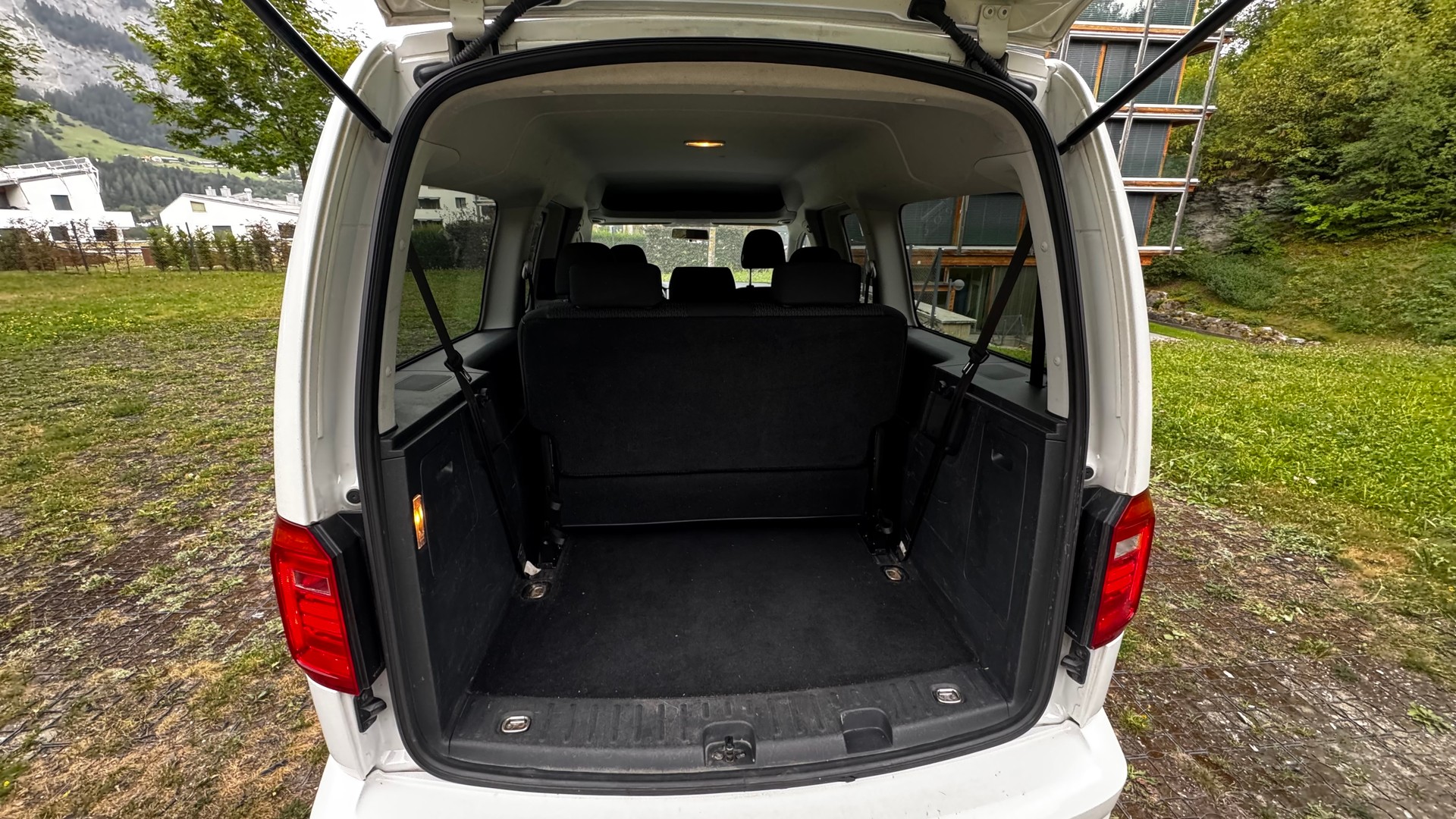 VW Maxi 2.0 TDI Trendline 4m-image-8