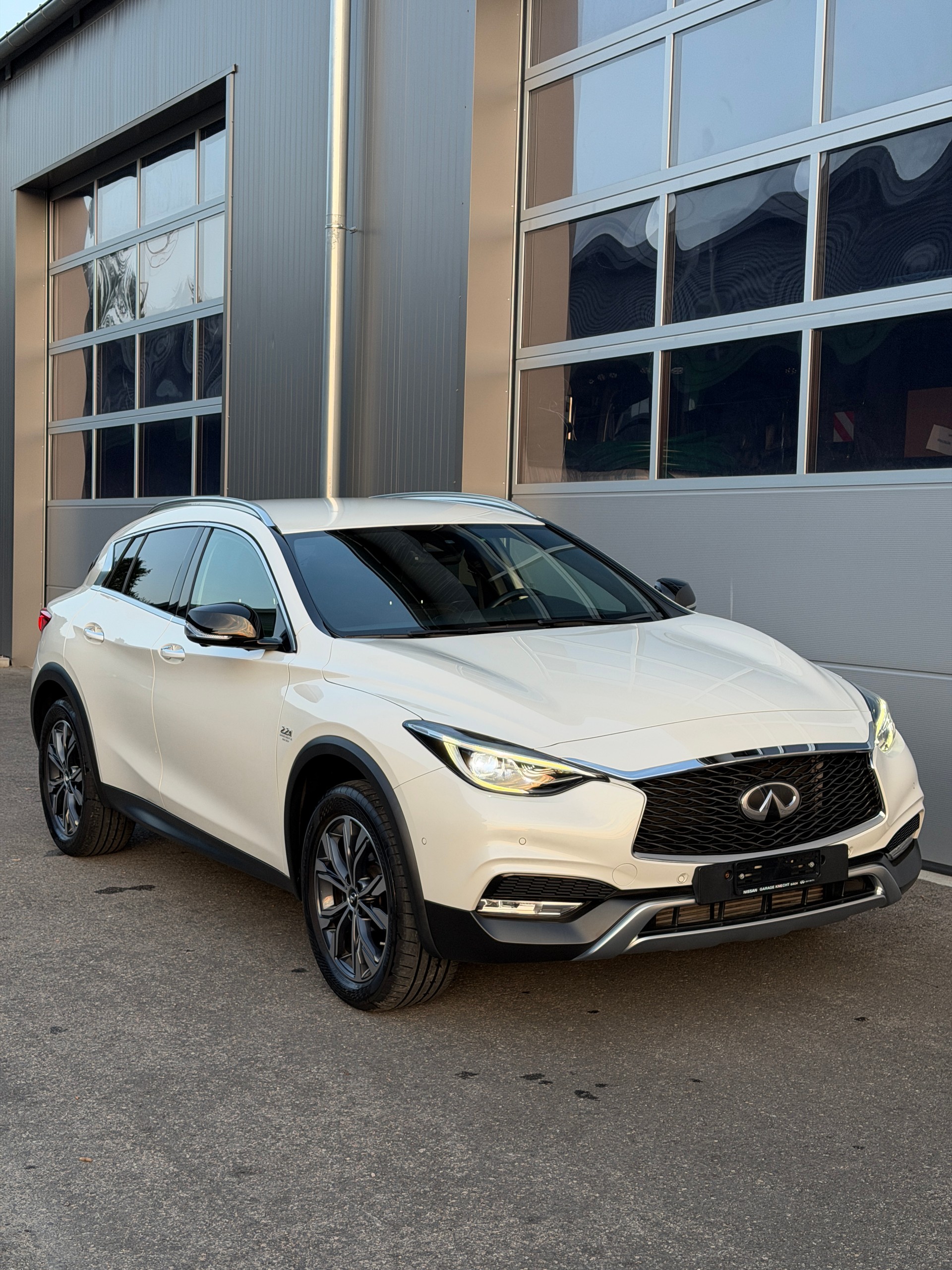 INFINITI QX30 2.2d Premium Tech DCT AWD-image-5