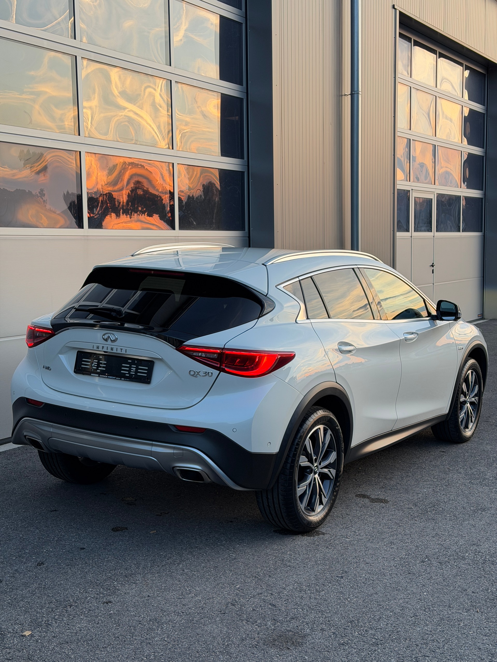 INFINITI QX30 2.2d Premium Tech DCT AWD-image-7