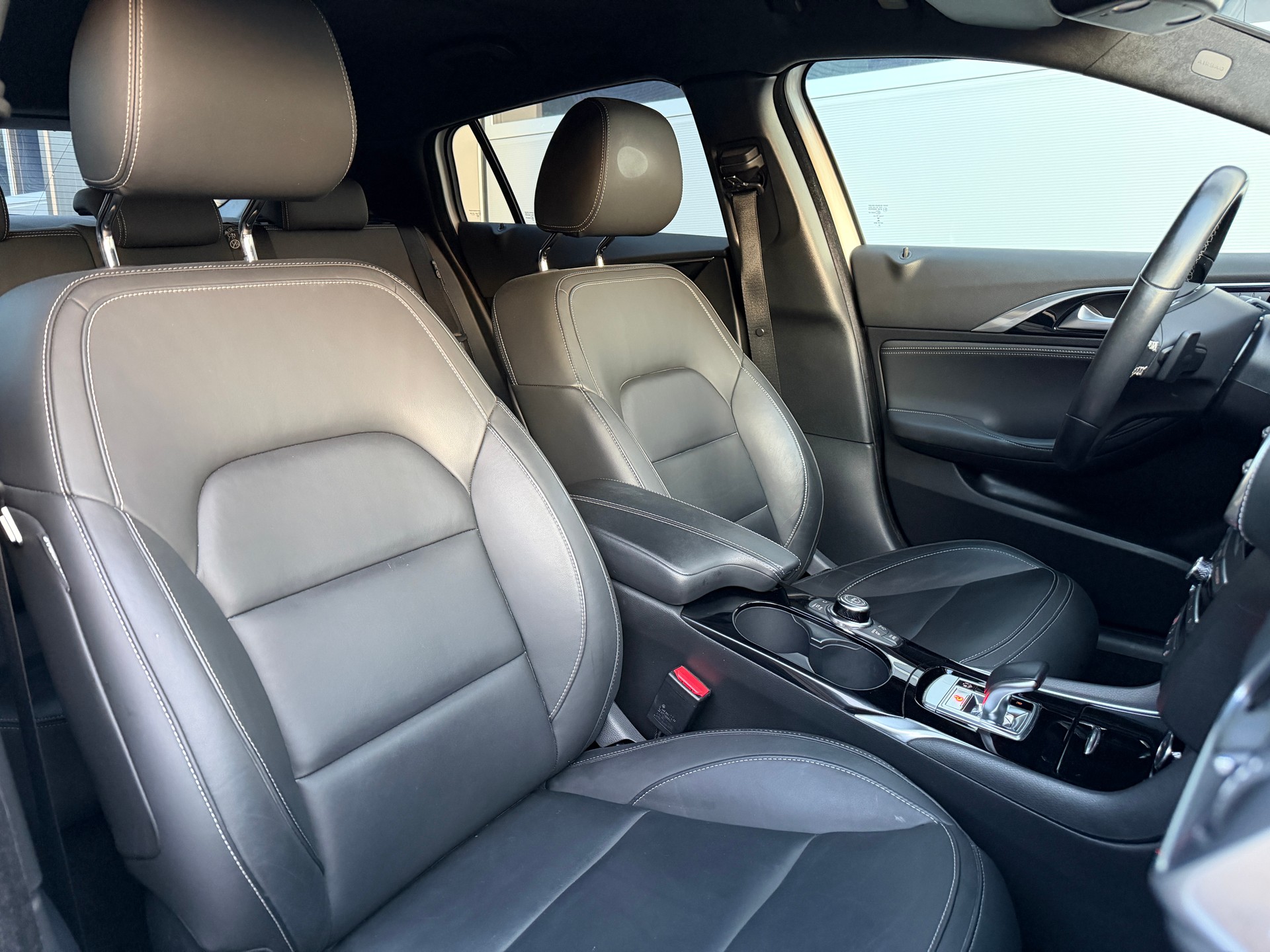 INFINITI QX30 2.2d Premium Tech DCT AWD-image-10