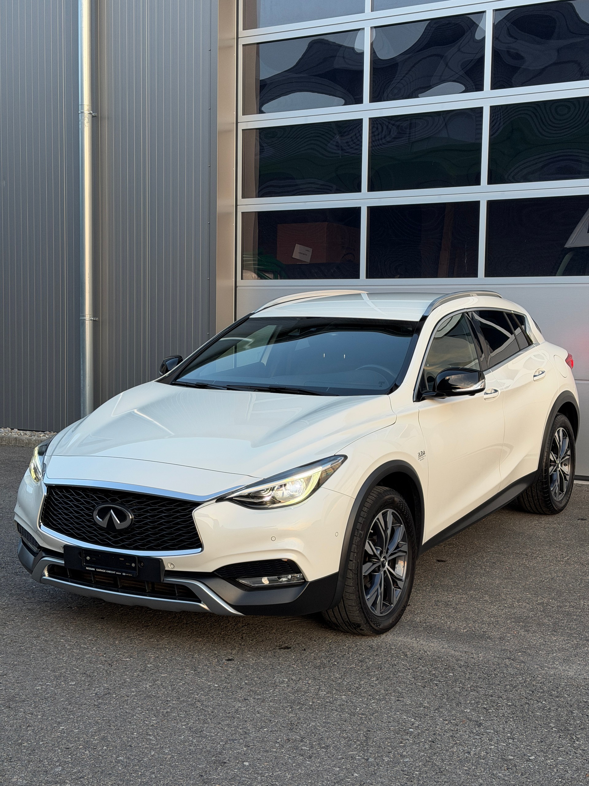 INFINITI QX30 2.2d Premium Tech DCT AWD-image-0