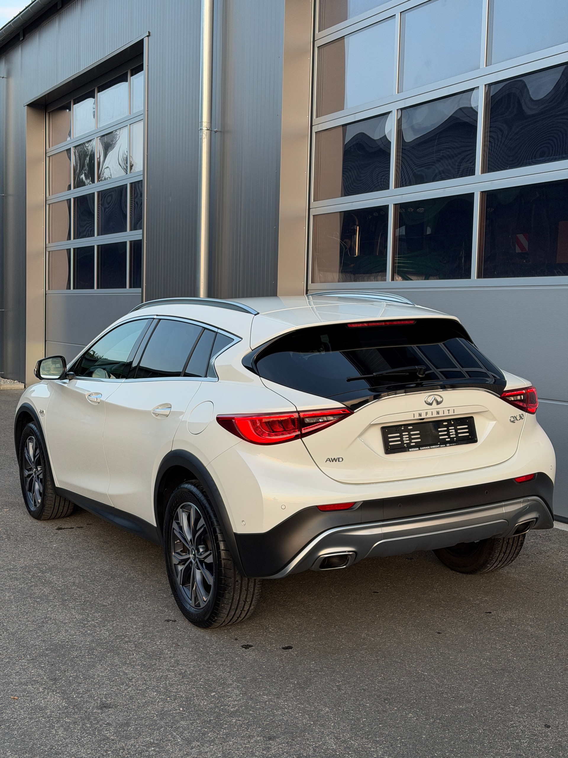 INFINITI QX30 2.2d Premium Tech DCT AWD-image-4