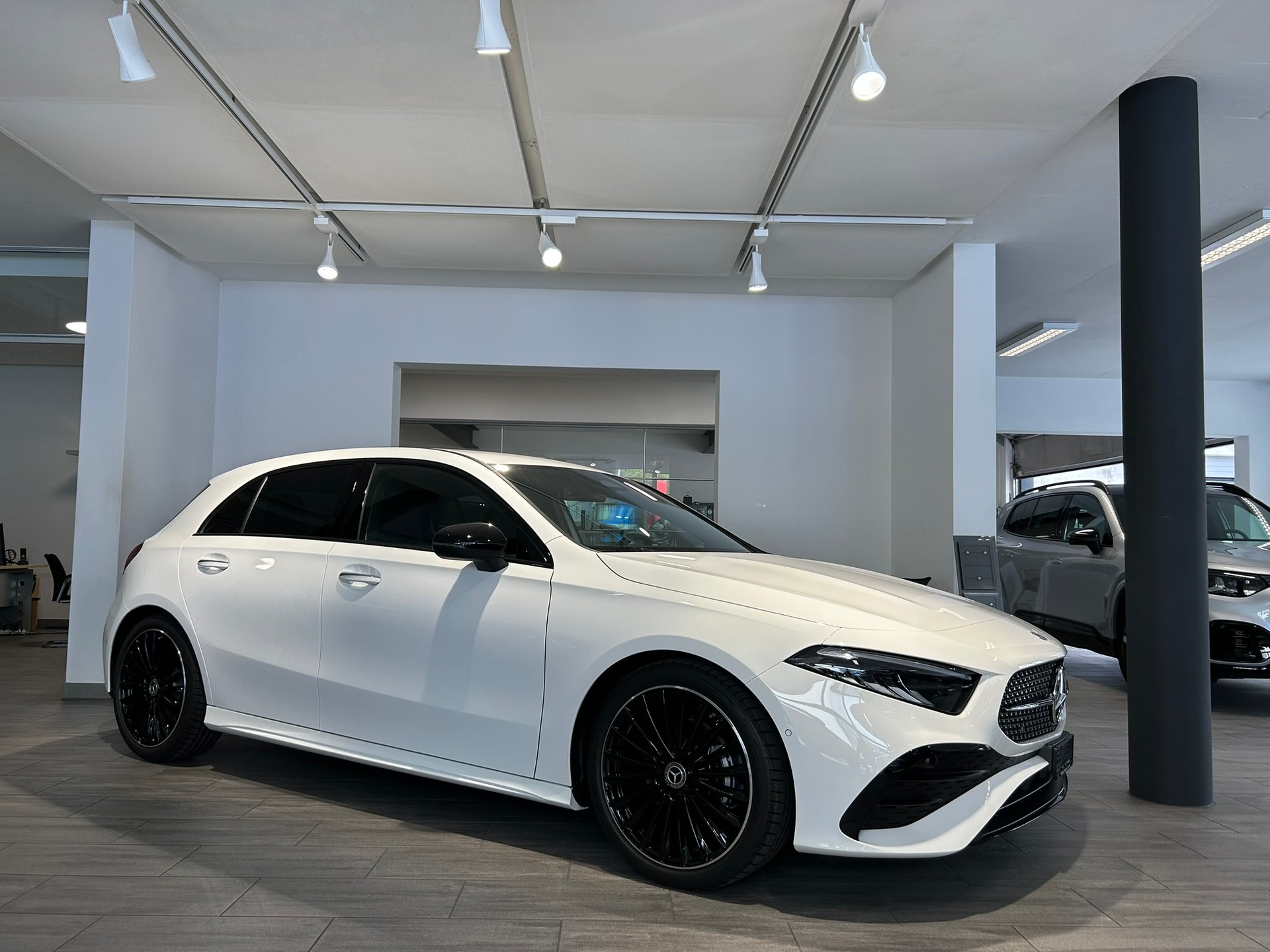 MERCEDES-BENZ A 200 Night Star AMG Line 7G-DCT-image-0