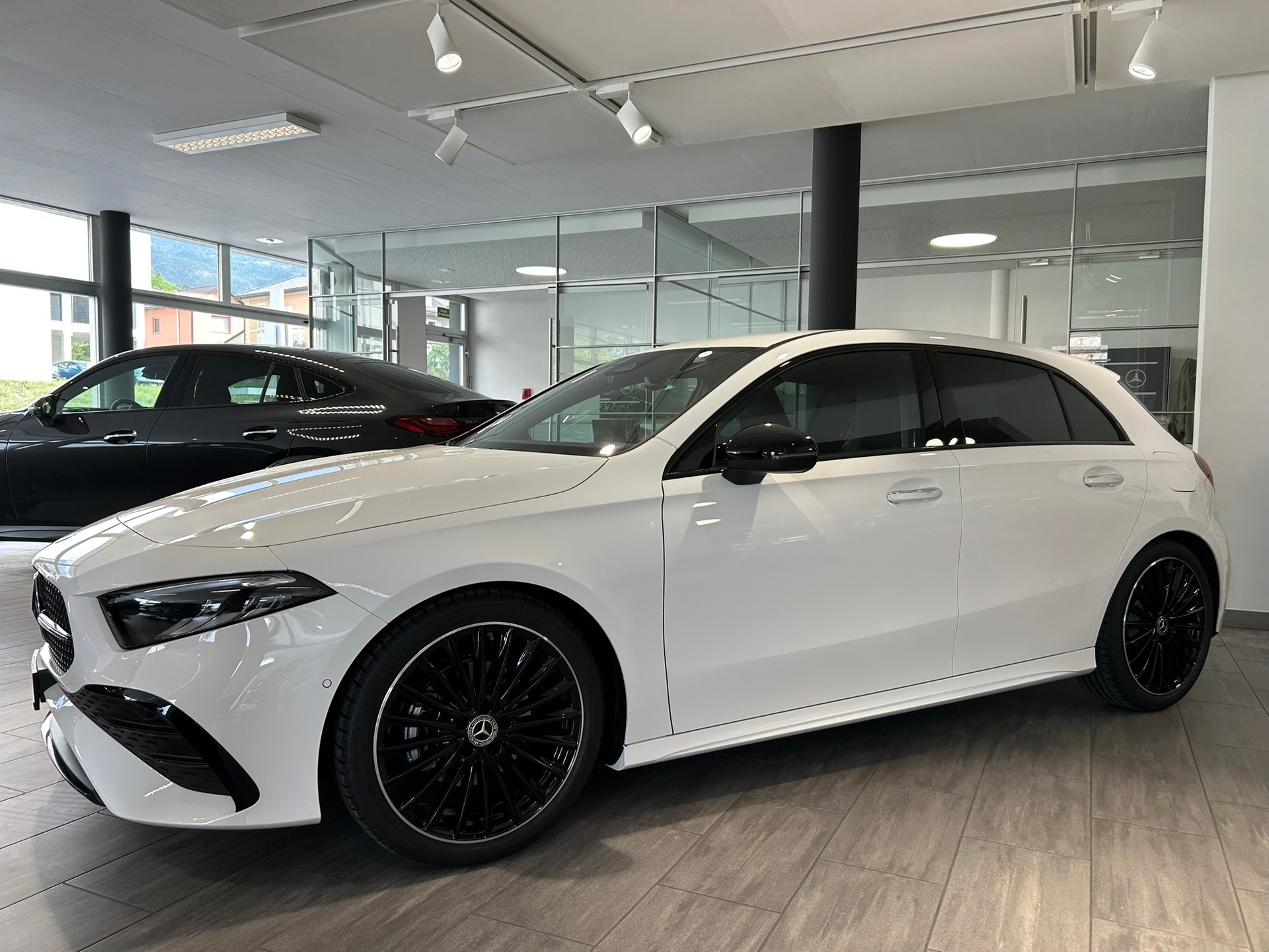 MERCEDES-BENZ A 200 Night Star AMG Line 7G-DCT-image-2