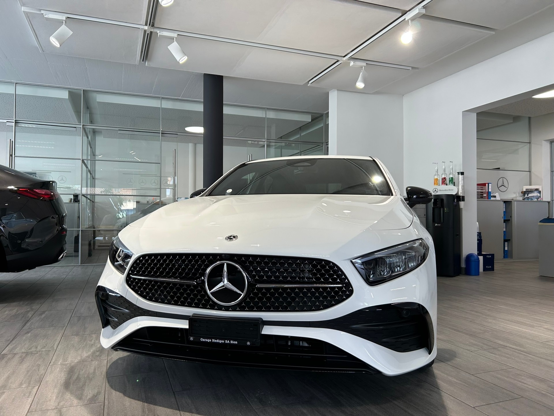 MERCEDES-BENZ A 200 Night Star AMG Line 7G-DCT-image-1