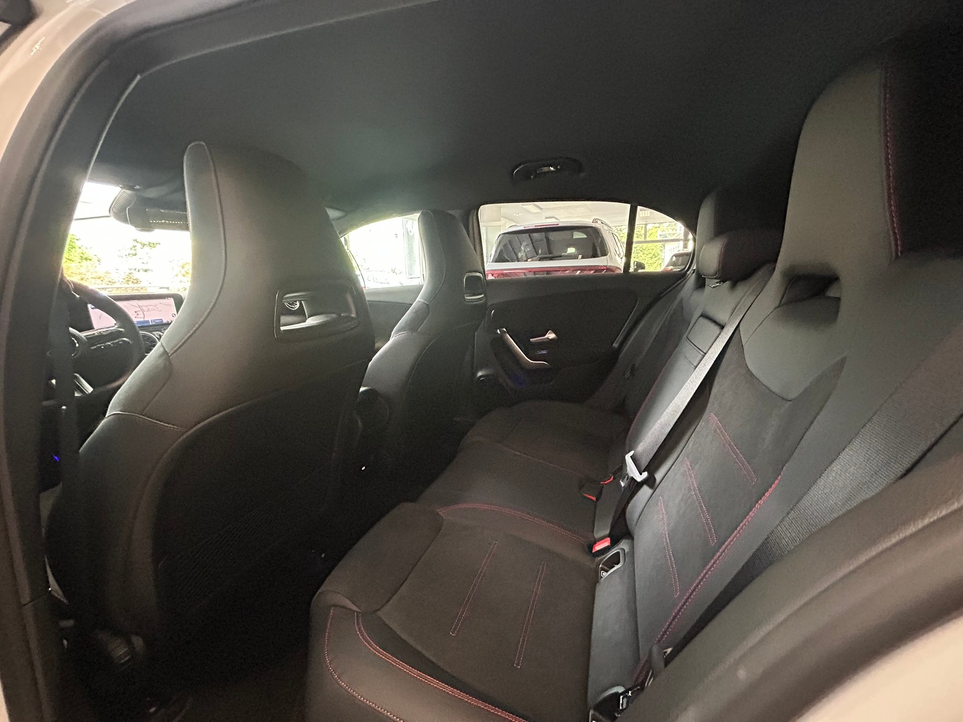 MERCEDES-BENZ A 200 Night Star AMG Line 7G-DCT-image-6