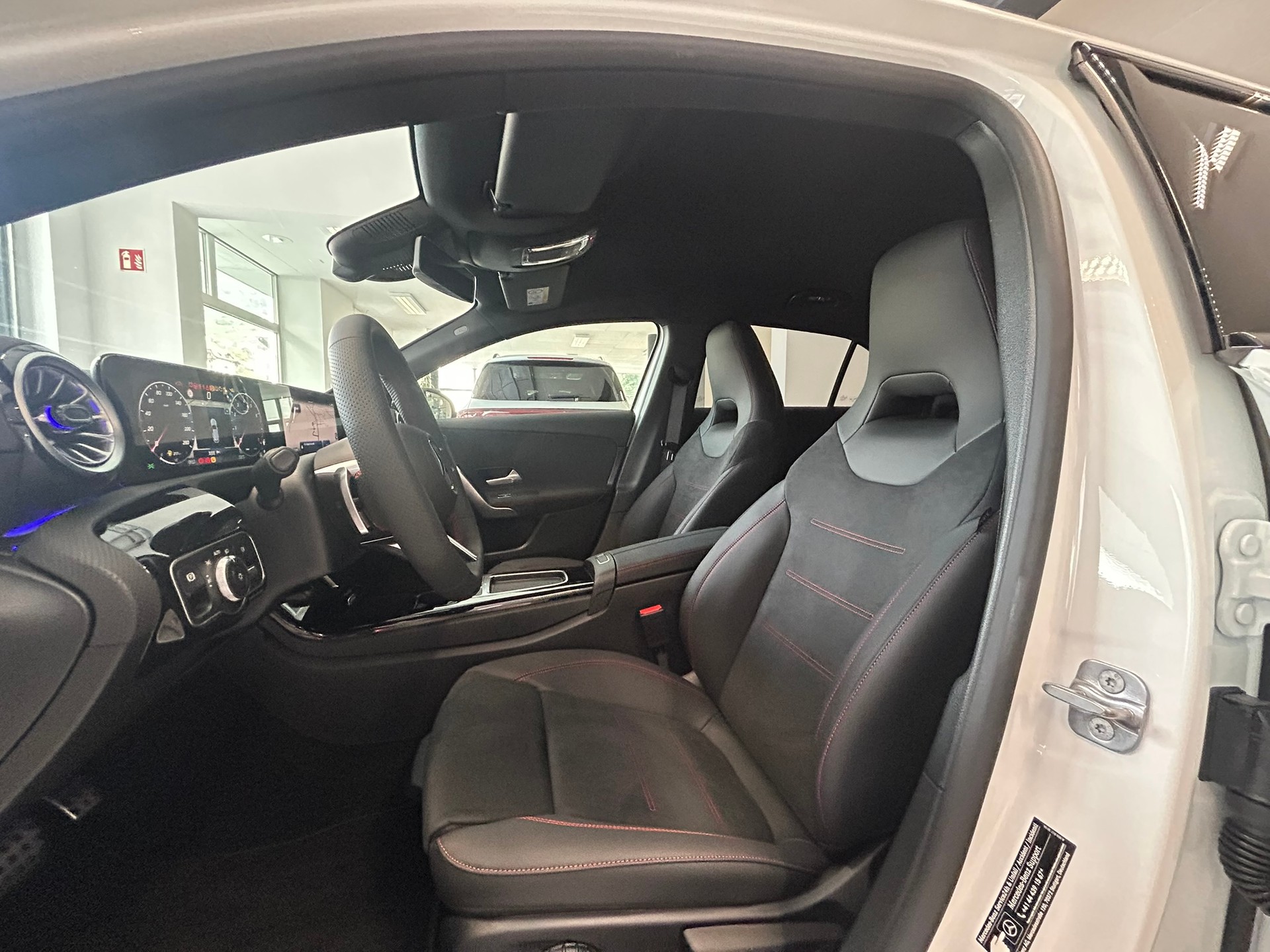 MERCEDES-BENZ A 200 Night Star AMG Line 7G-DCT-image-5