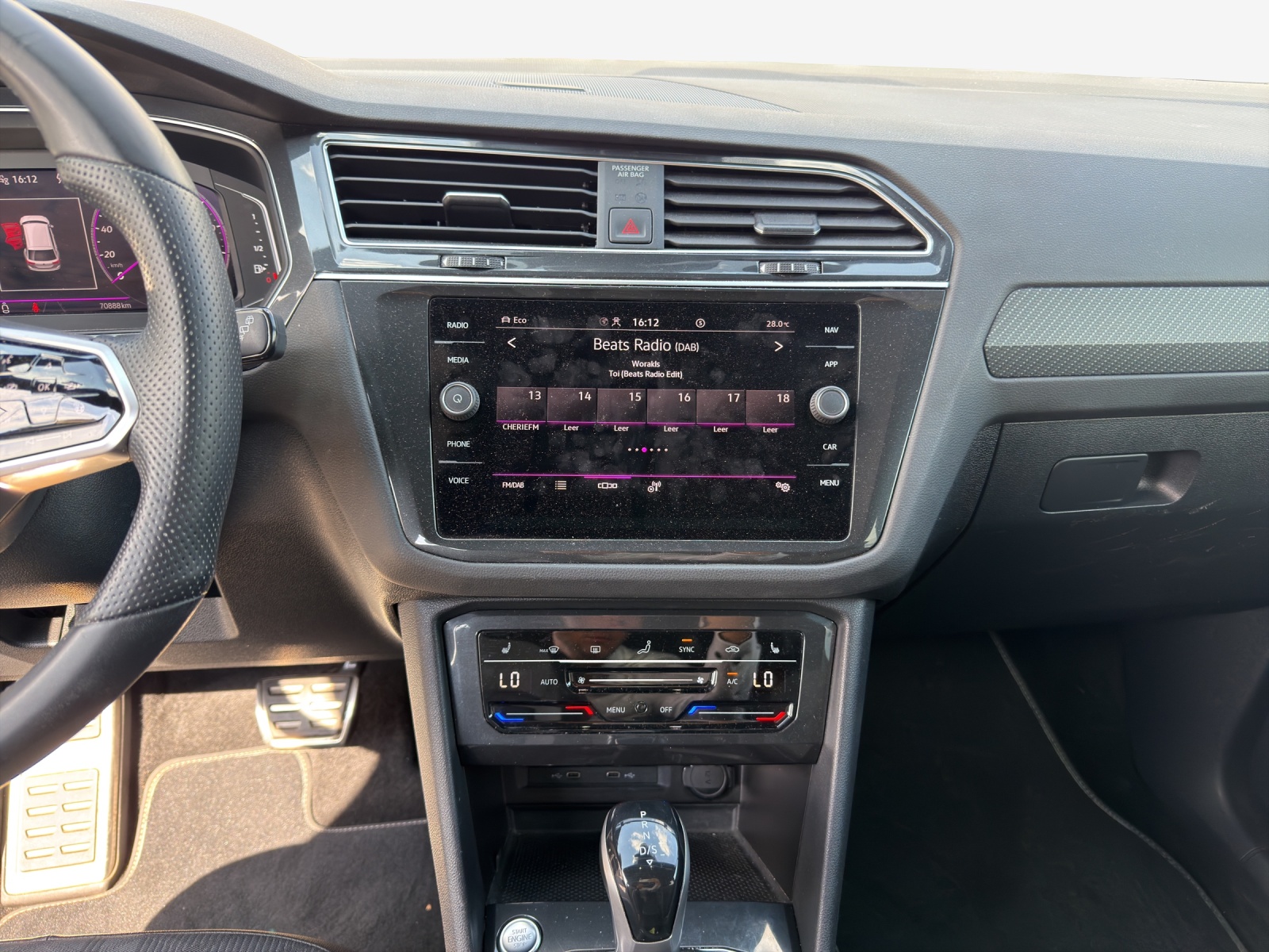 VW Tiguan 2.0 TDI SCR R-Line 4Motion DSG-image-10