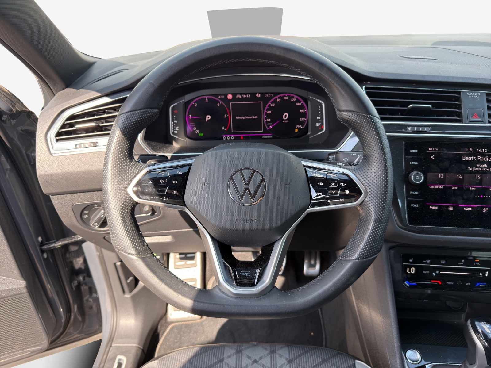VW Tiguan 2.0 TDI SCR R-Line 4Motion DSG-image-9