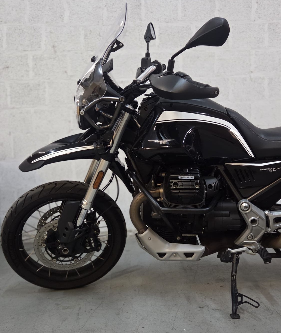 MOTO GUZZI V85 TT Guardia d'Onore-showroom-element-2