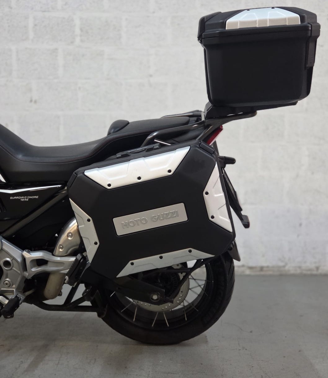 MOTO GUZZI V85 TT Guardia d'Onore-showroom-element-3