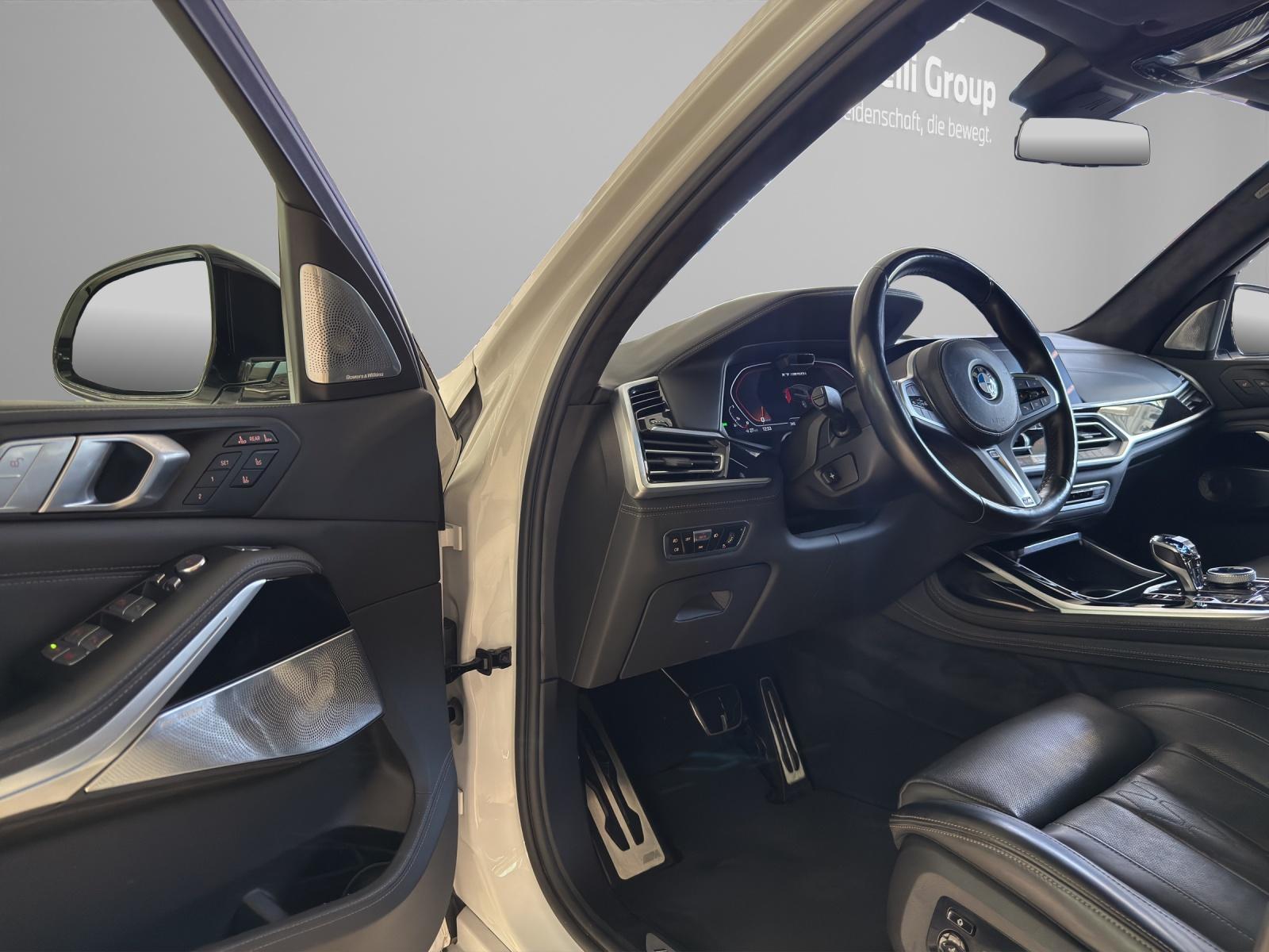 BMW X7 M50i-image-9
