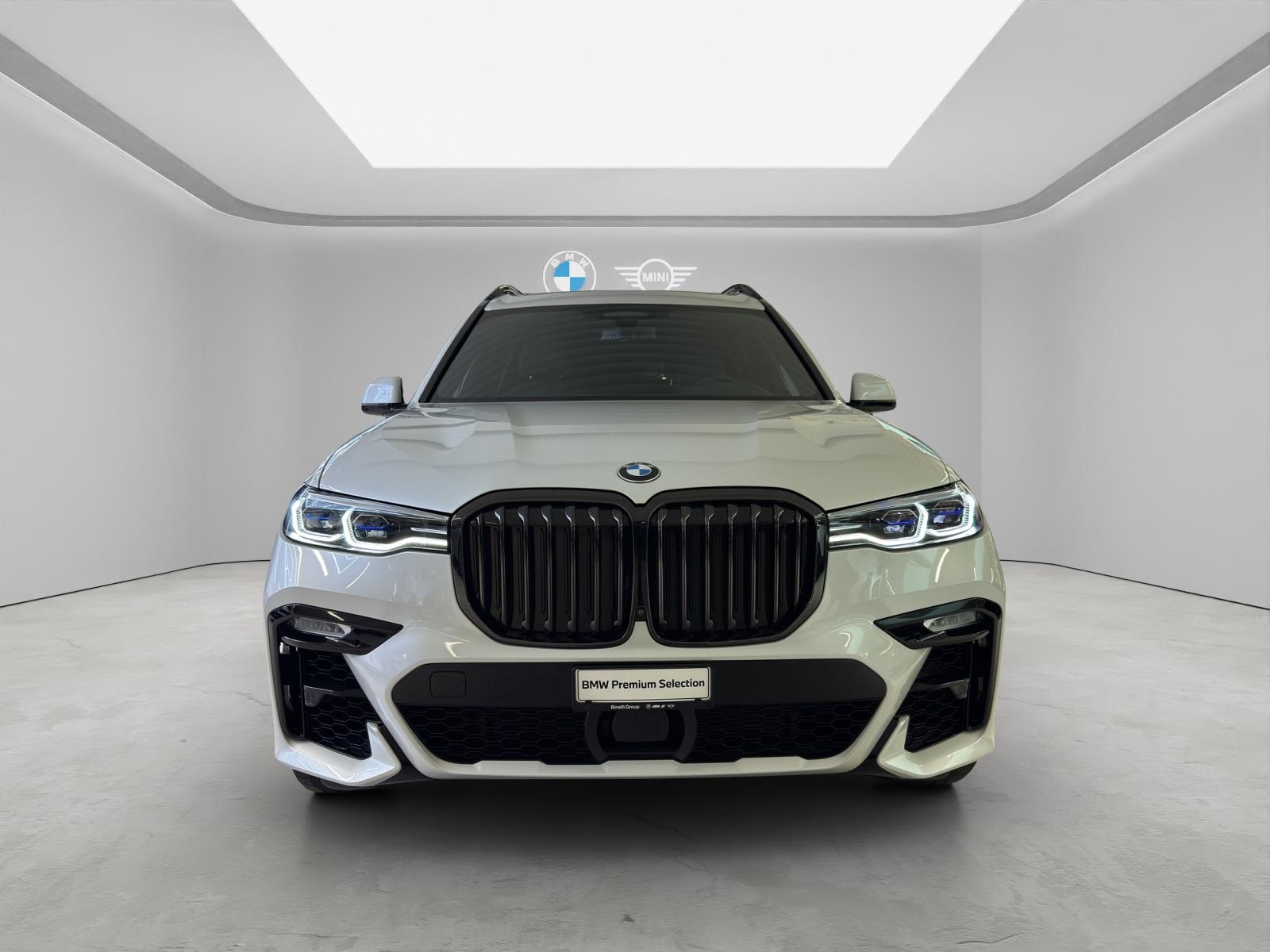 BMW X7 M50i-image-7