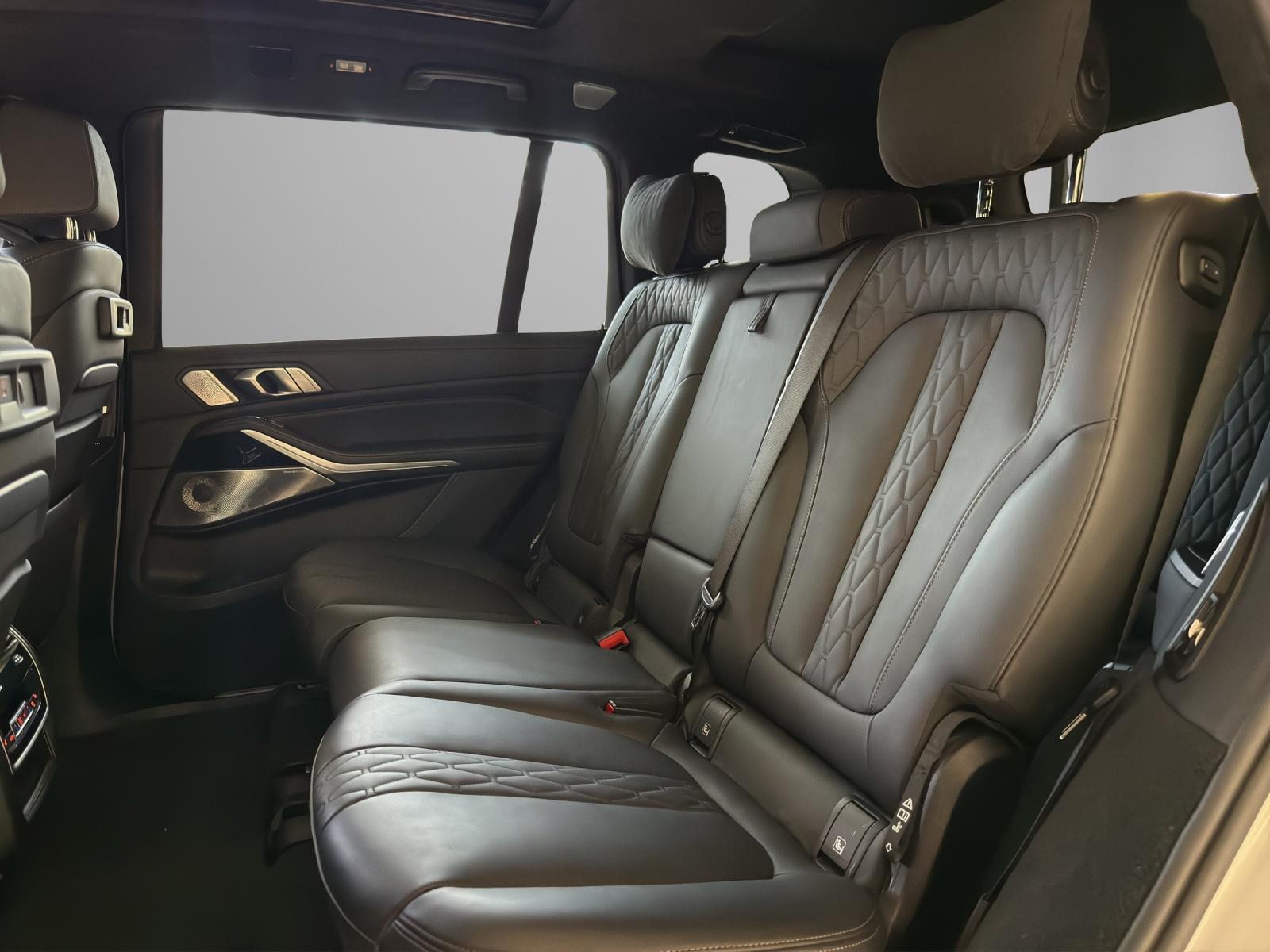 BMW X7 M50i-image-19