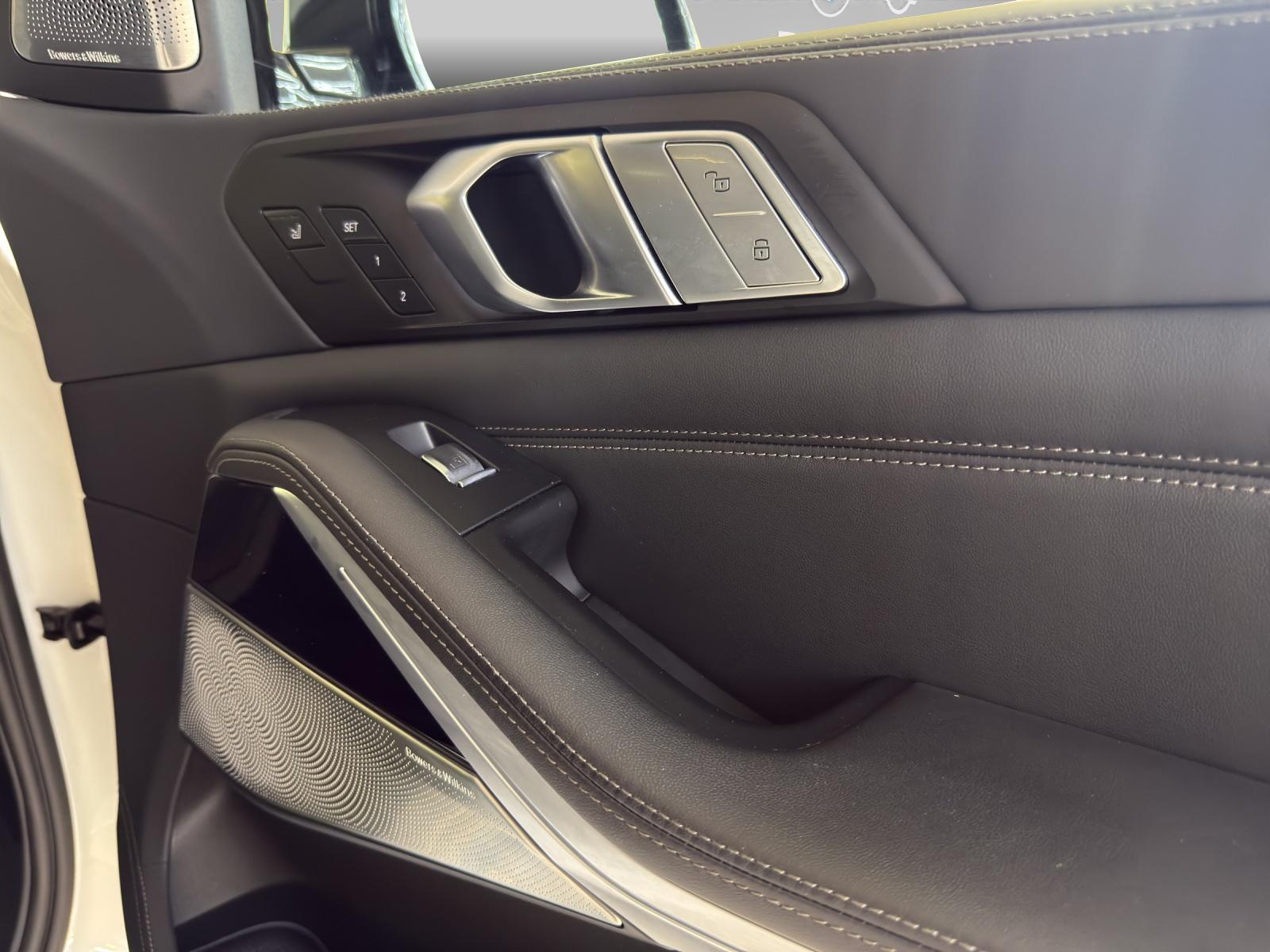 BMW X7 M50i-image-16