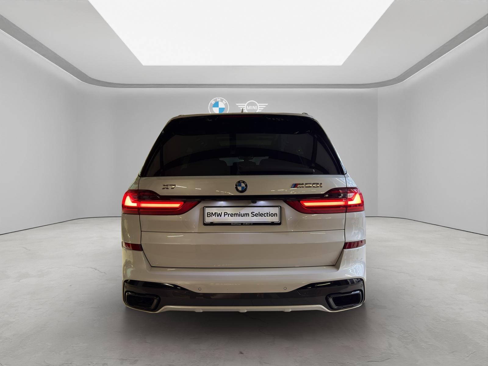 BMW X7 M50i-image-3