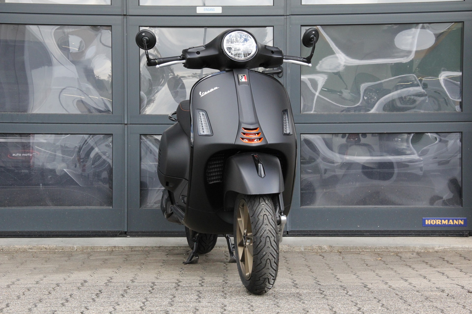 PIAGGIO Vespa GTS 300 Super Sport ABS-image-2