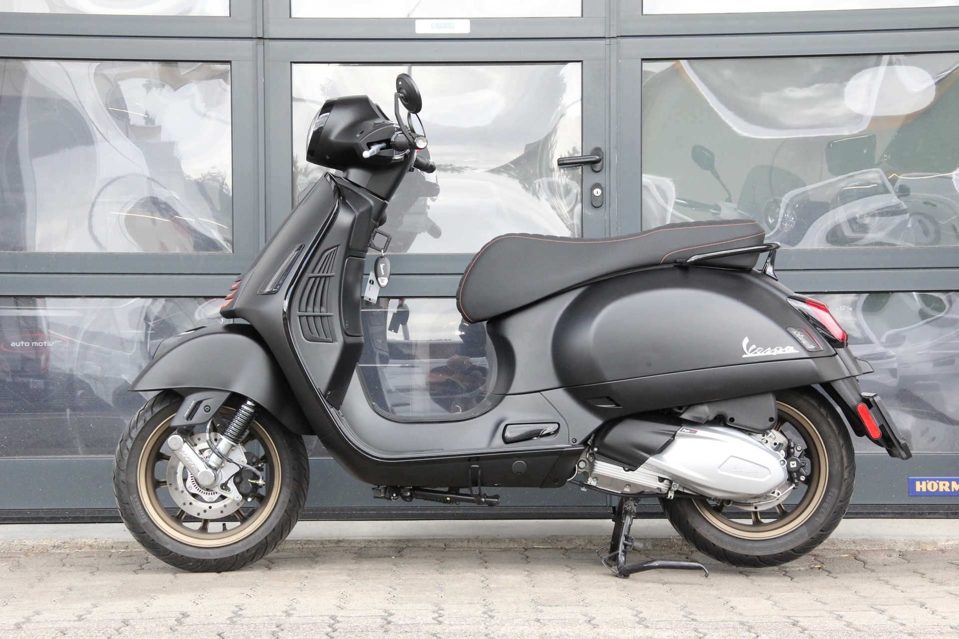 PIAGGIO Vespa GTS 300 Super Sport ABS-image-1