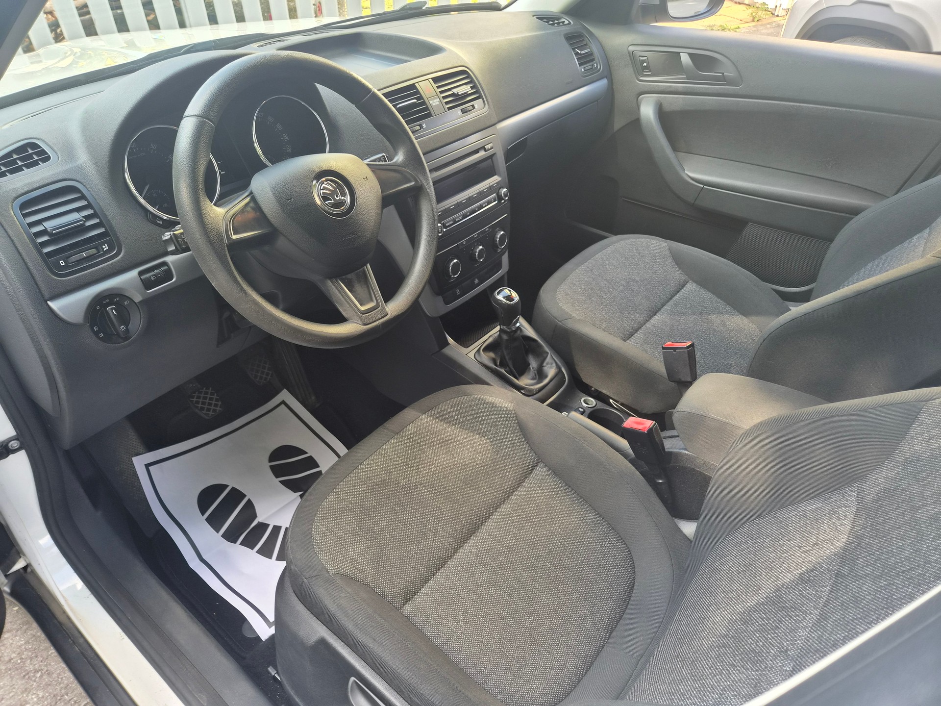 SKODA Yeti 1.8 TSI Active Outdoor 4x4-image-13