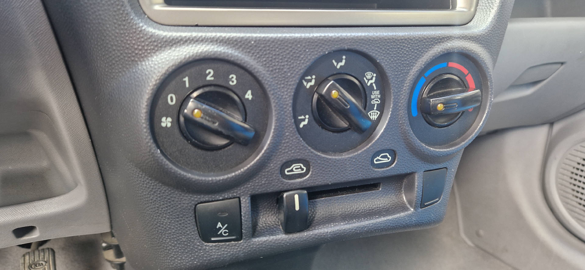 KIA Picanto 1.1 12V Classic-image-6