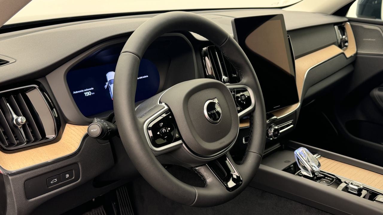 VOLVO XC60 T6 eAWD PluginHybrid Plus Bright Geartronic-image-6