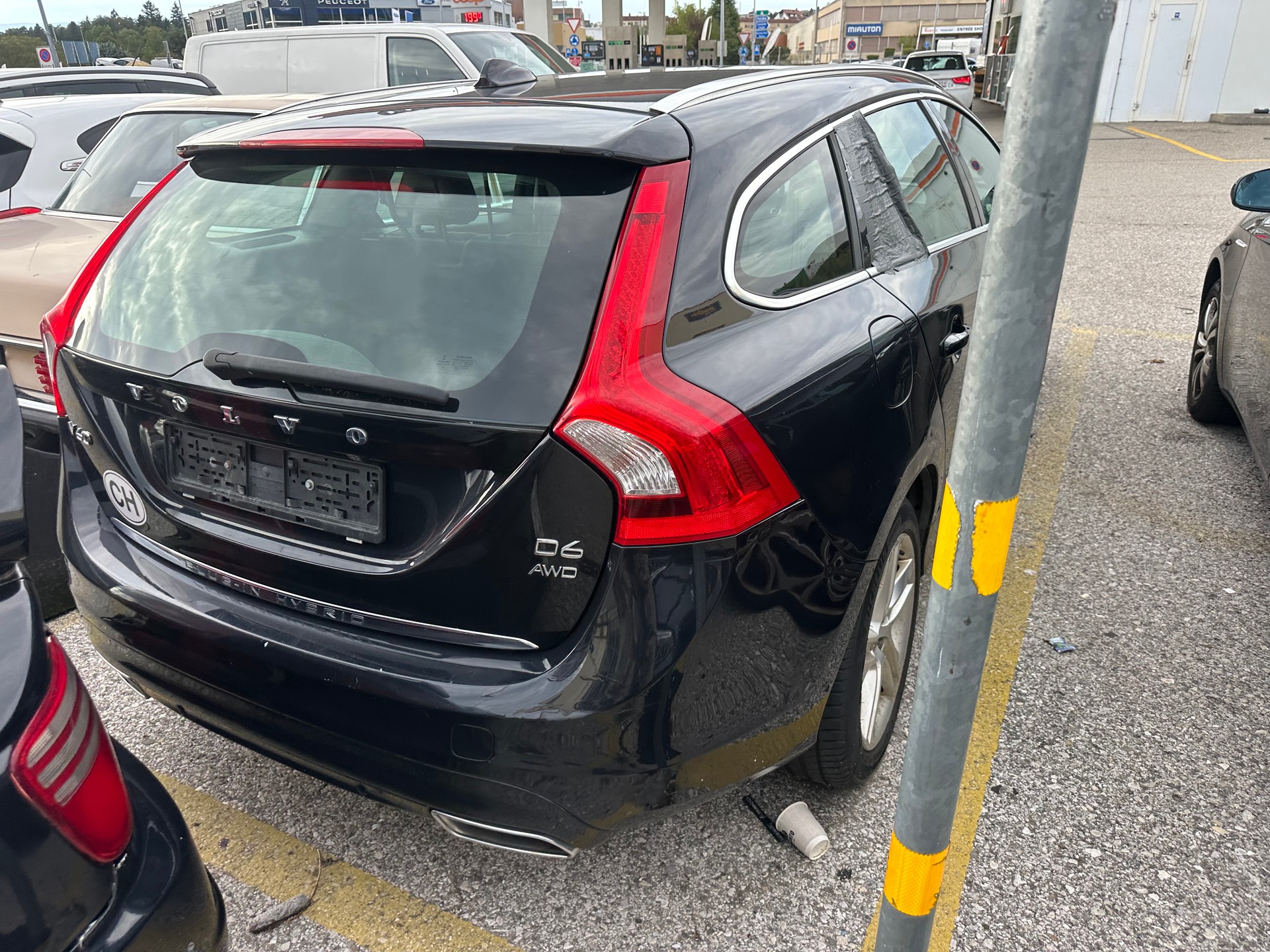 VOLVO V60 D6 AWD Plug-in Hybrid Momentum Geartronic-image-9