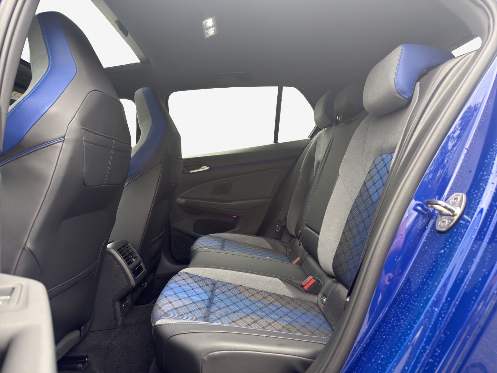 VW Golf 2.0 TSI R DSG 4Motion R Performance-image-11