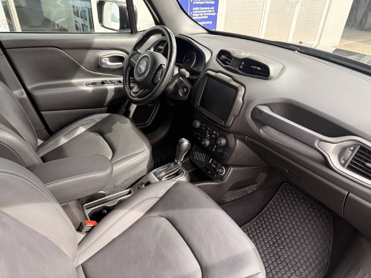 JEEP Renegade 1.3 Turbo S-image-11