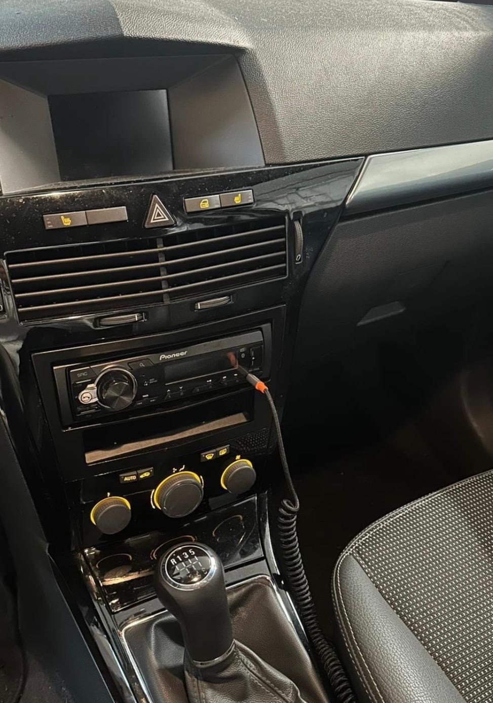 OPEL Astra 1.6i 16V Turbo Cosmo-image-12