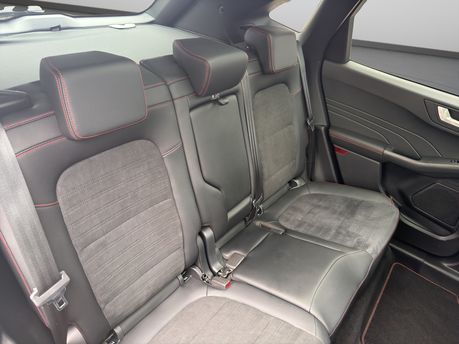 FORD Kuga 2.5 Plug-in Hybrid ST-Line X-image-14
