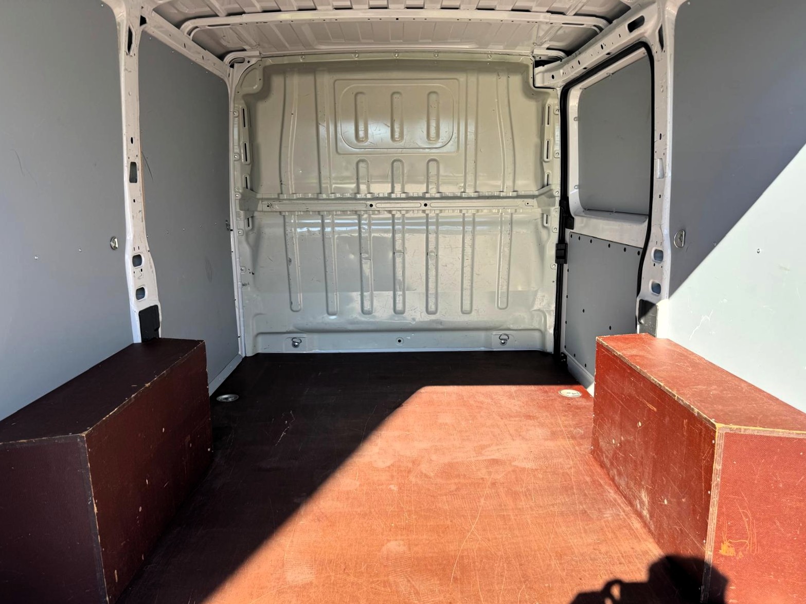 PEUGEOT Boxer 2.2 HDI 330 Premium L1H1-image-13
