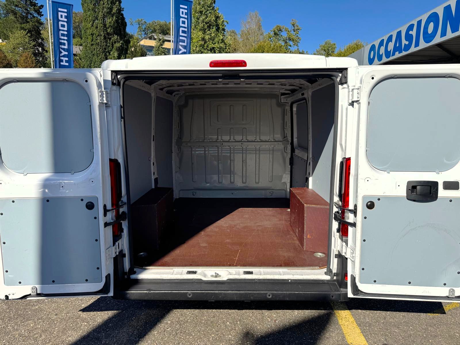 PEUGEOT Boxer 2.2 HDI 330 Premium L1H1-image-12