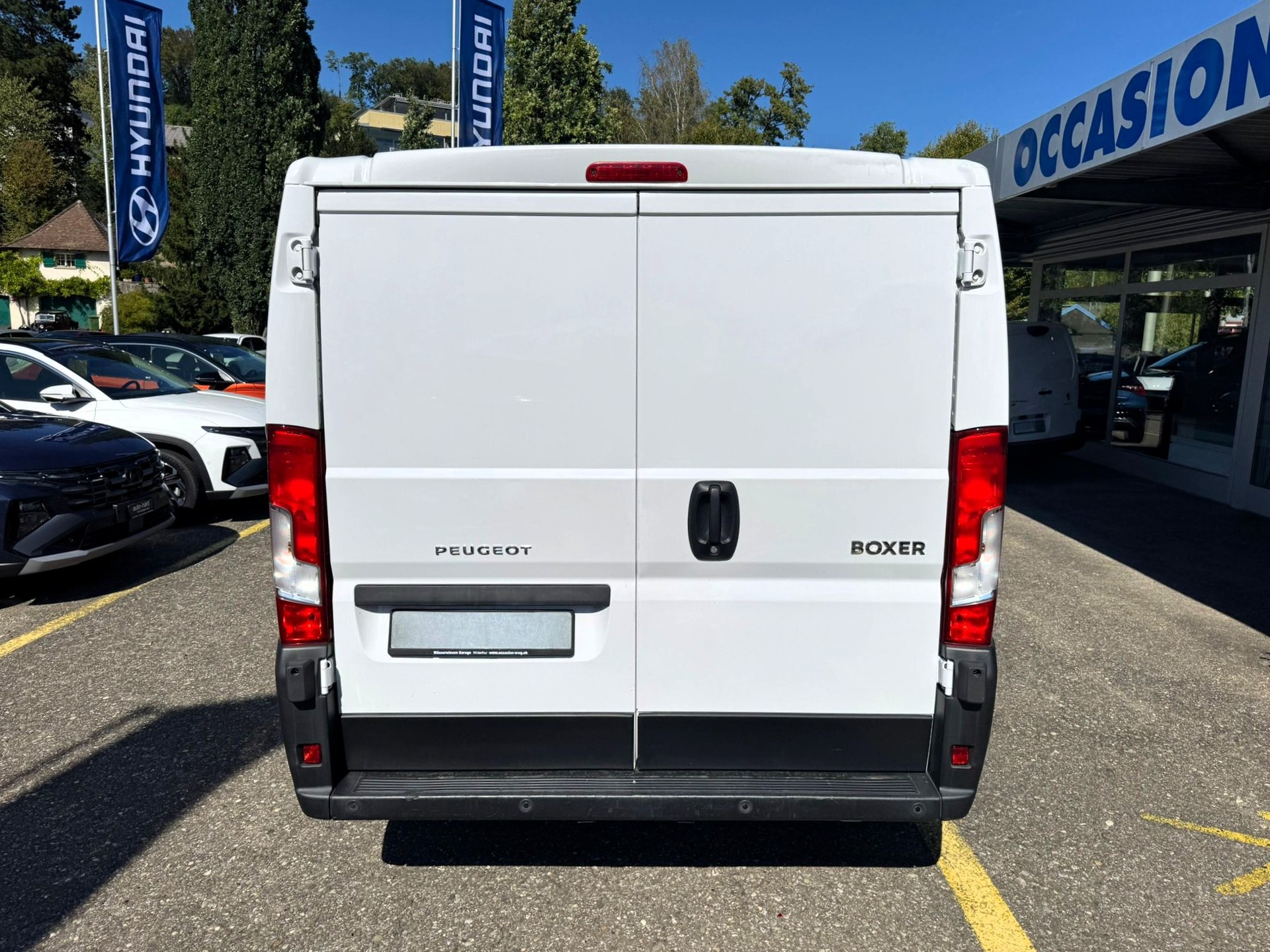 PEUGEOT Boxer 2.2 HDI 330 Premium L1H1-image-12