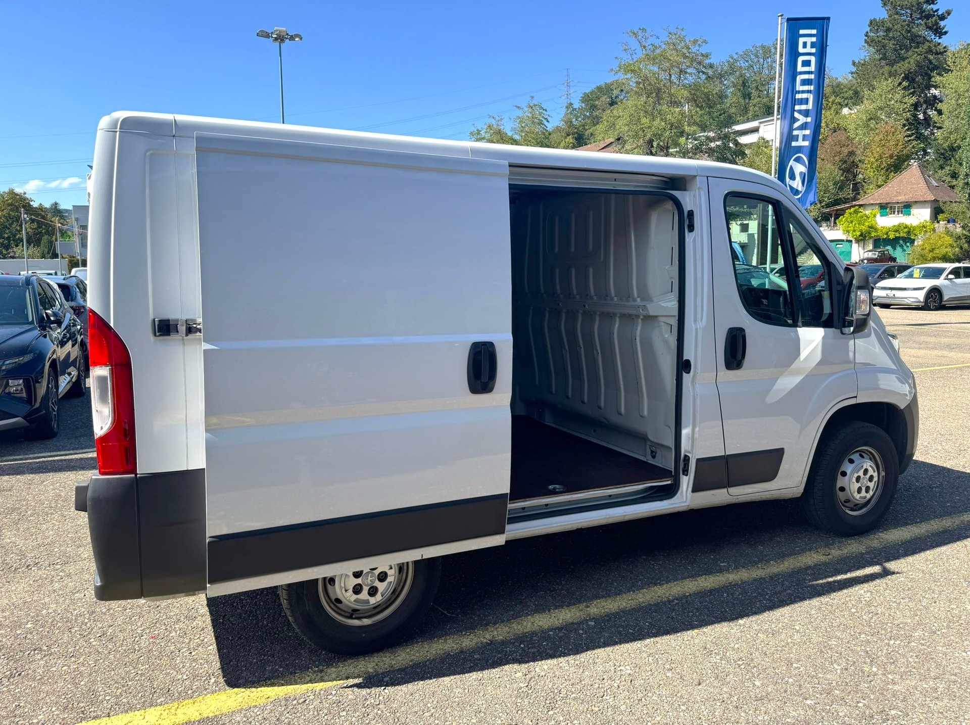 PEUGEOT Boxer 2.2 HDI 330 Premium L1H1-image-4