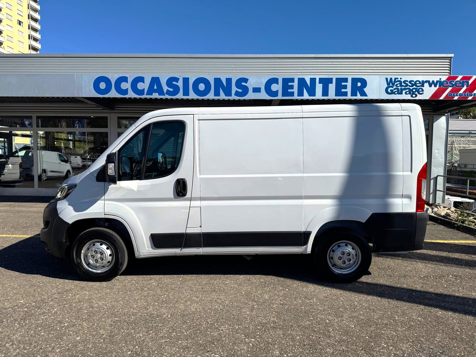 PEUGEOT Boxer 2.2 HDI 330 Premium L1H1-image-9