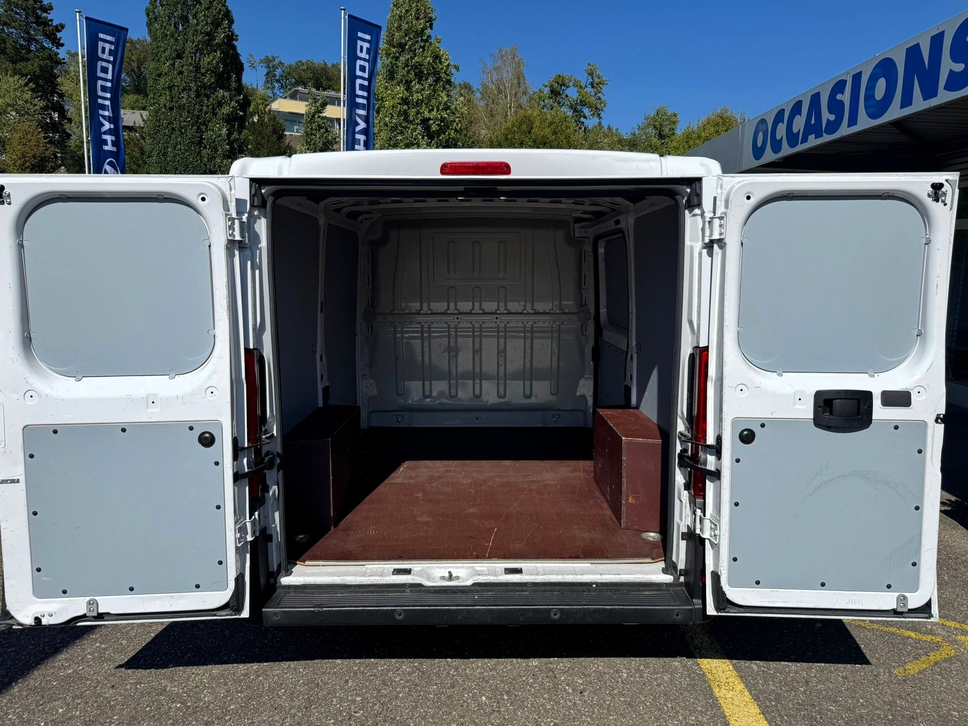 PEUGEOT Boxer 2.2 HDI 330 Premium L1H1-image-11
