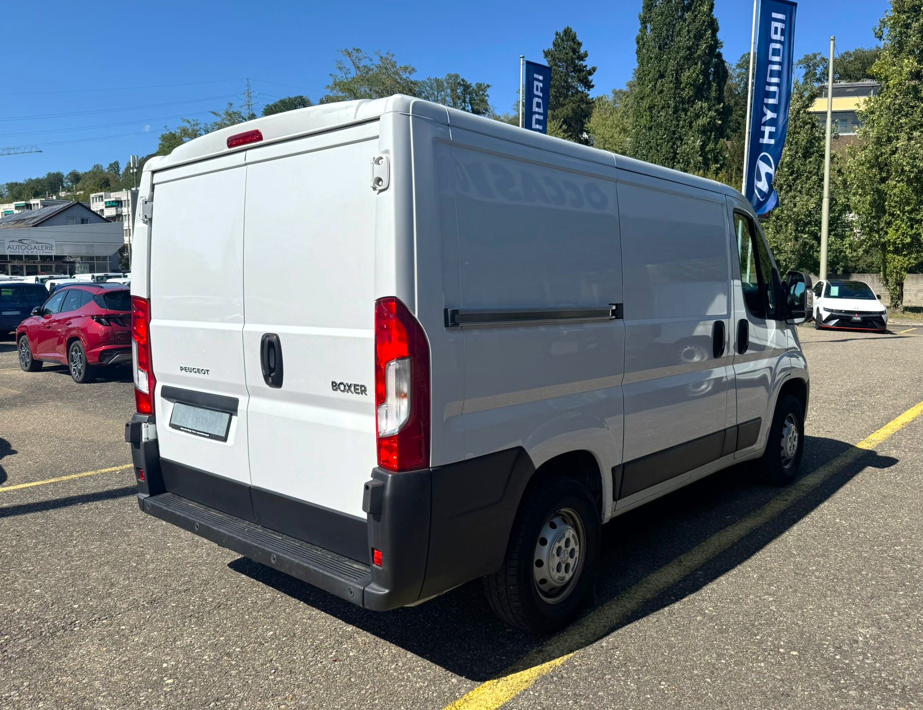 PEUGEOT Boxer 2.2 HDI 330 Premium L1H1-image-3