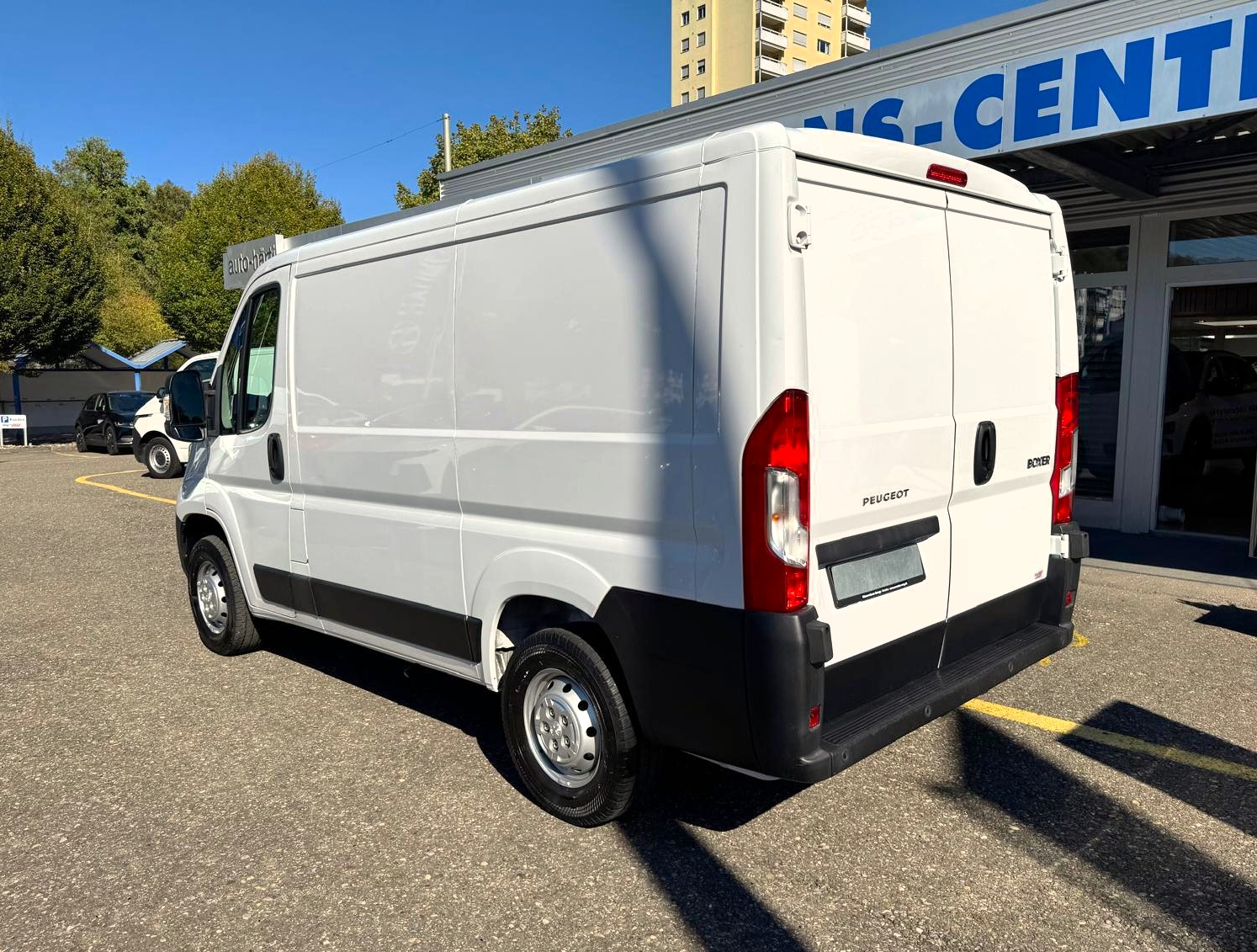 PEUGEOT Boxer 2.2 HDI 330 Premium L1H1-image-10