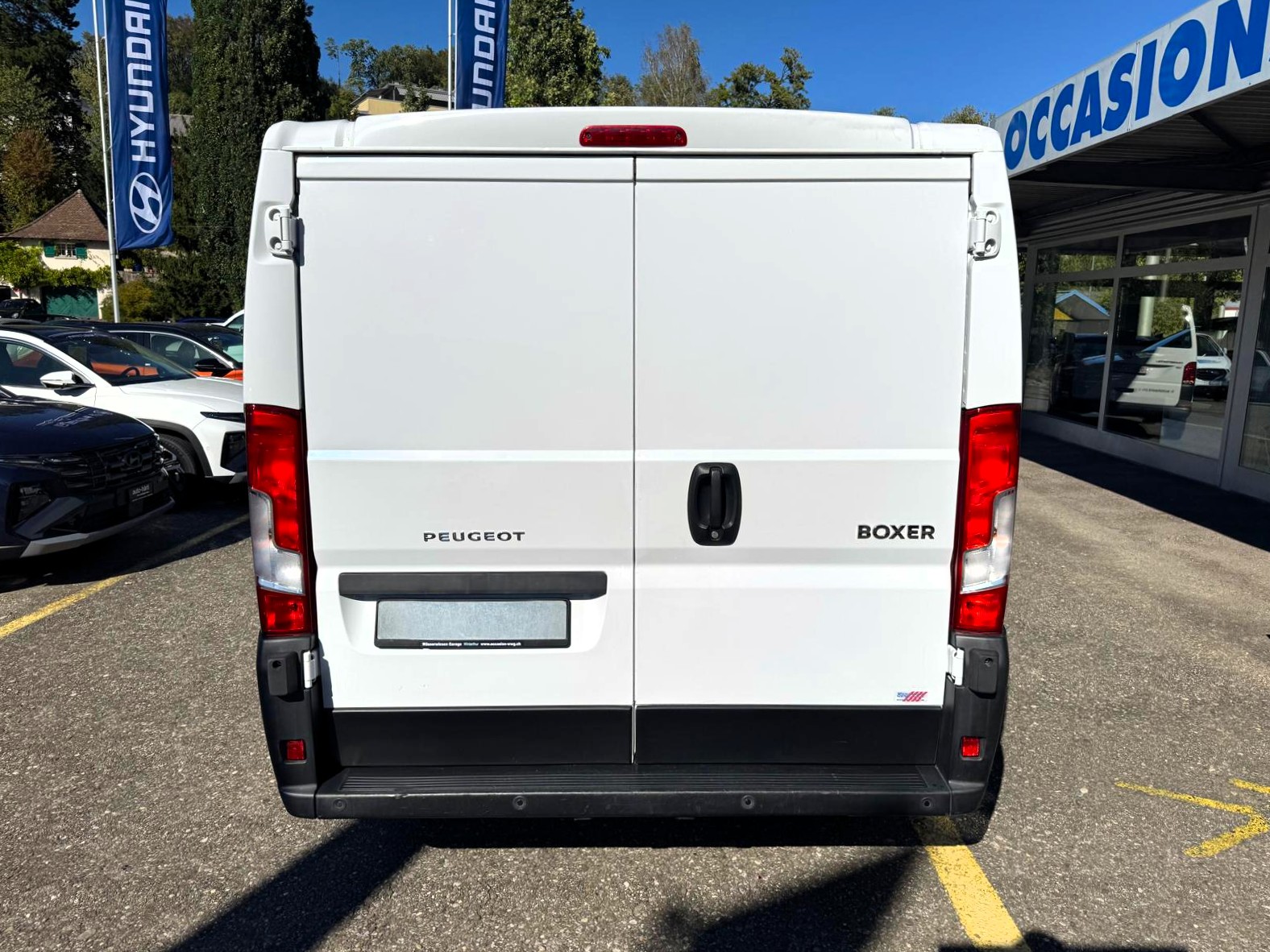 PEUGEOT Boxer 2.2 HDI 330 Premium L1H1-image-11