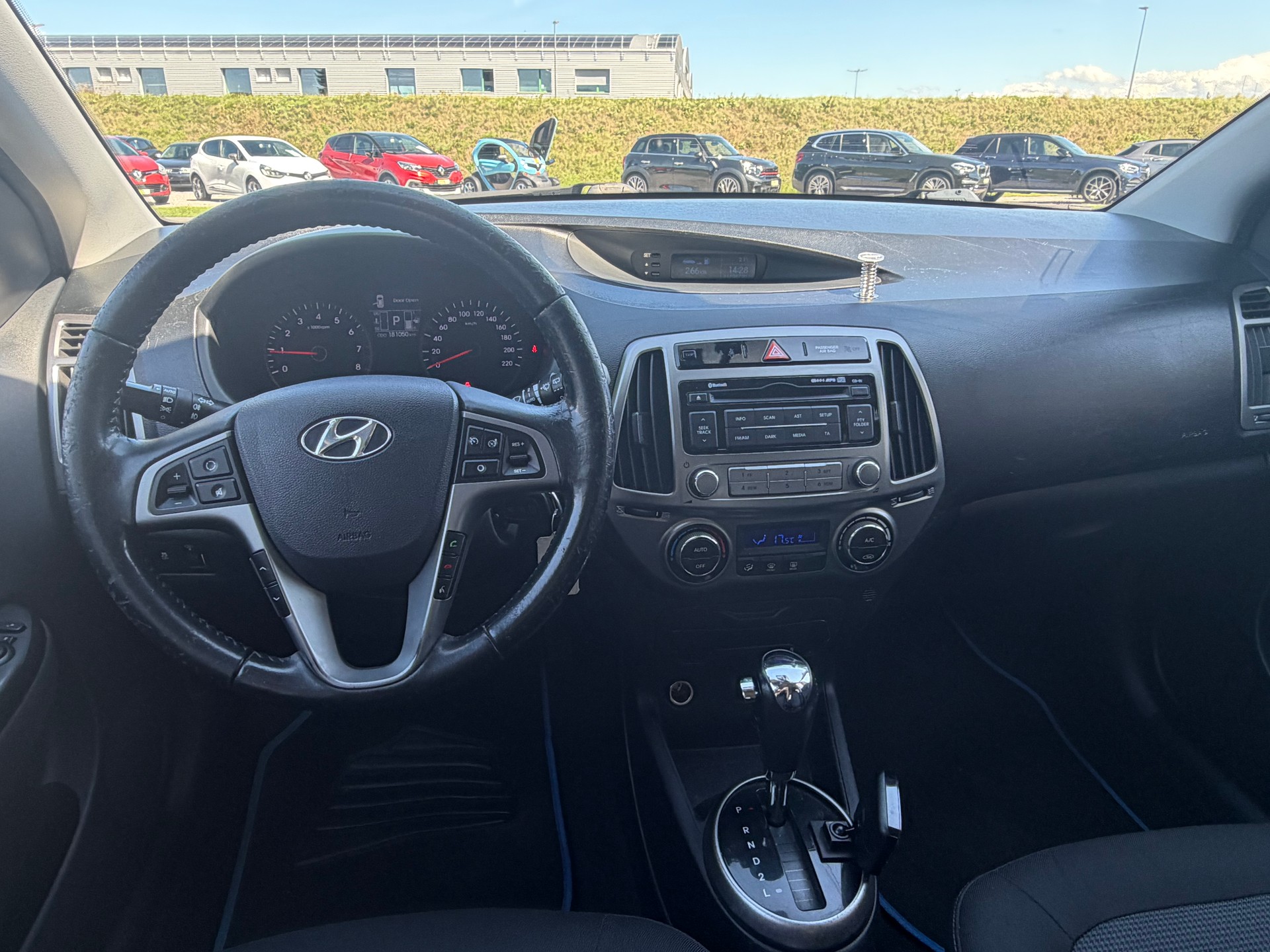 HYUNDAI i20 1.4 Style Automatic+++MIT MFK 30.4.2025+++-image-6